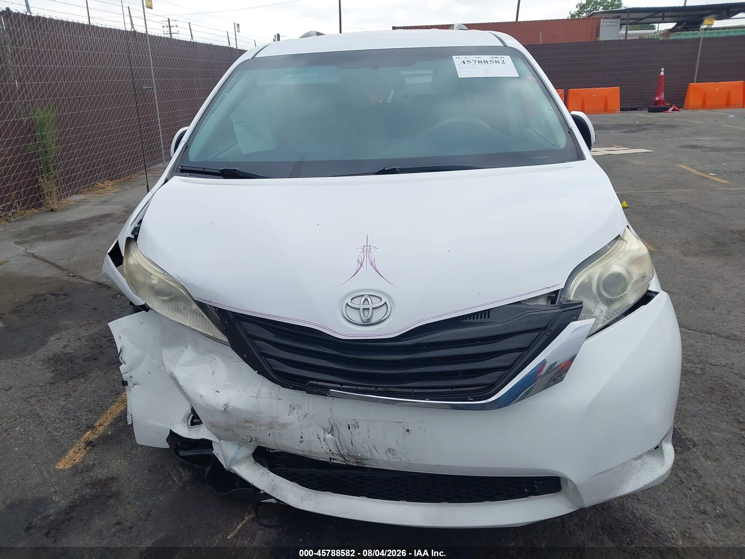 2013 Toyota Sienna Le V6 8 Passenger Белый vin: 5TDKK3DC5DS369822