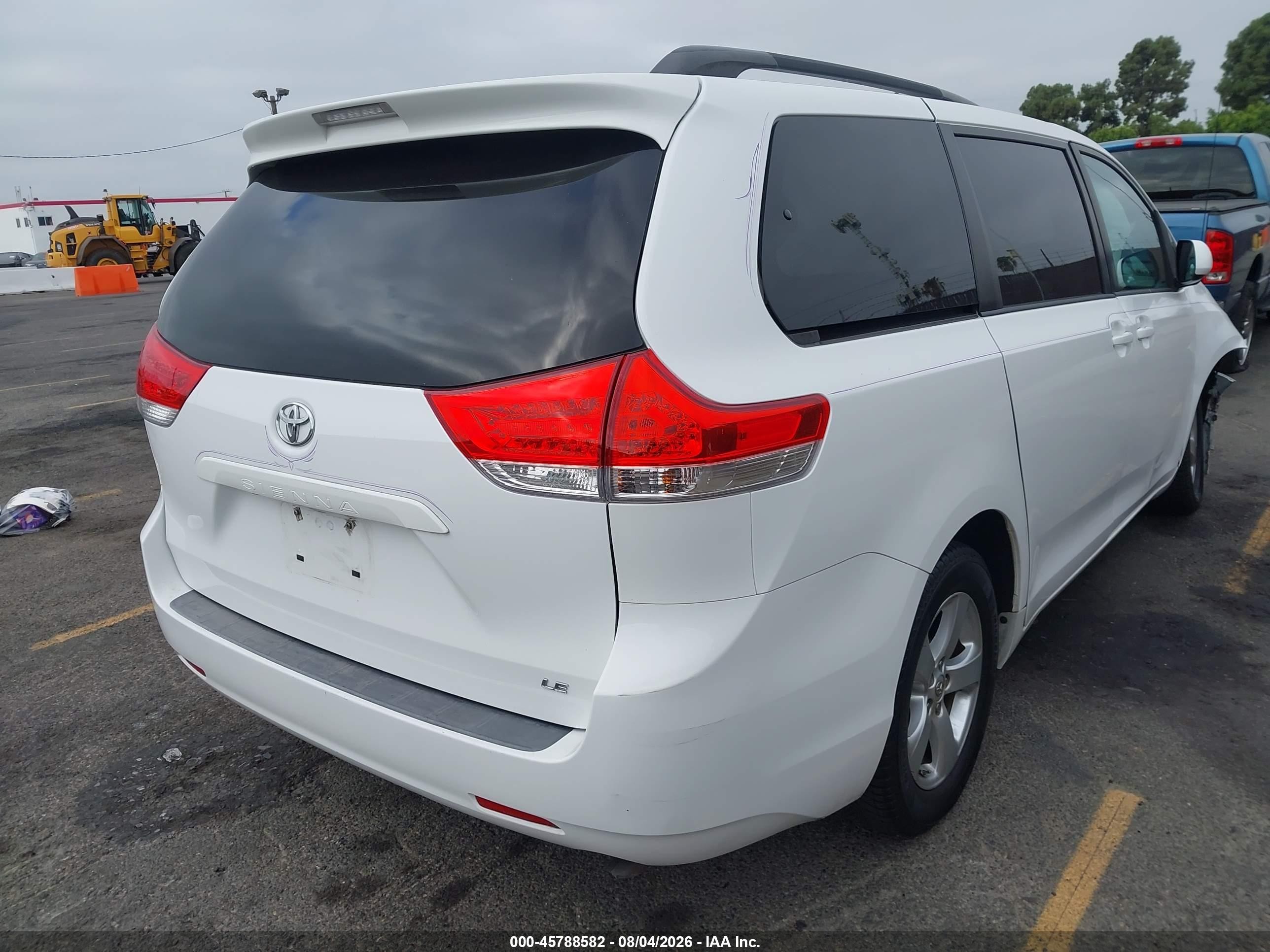 2013 Toyota Sienna Le V6 8 Passenger Белый vin: 5TDKK3DC5DS369822