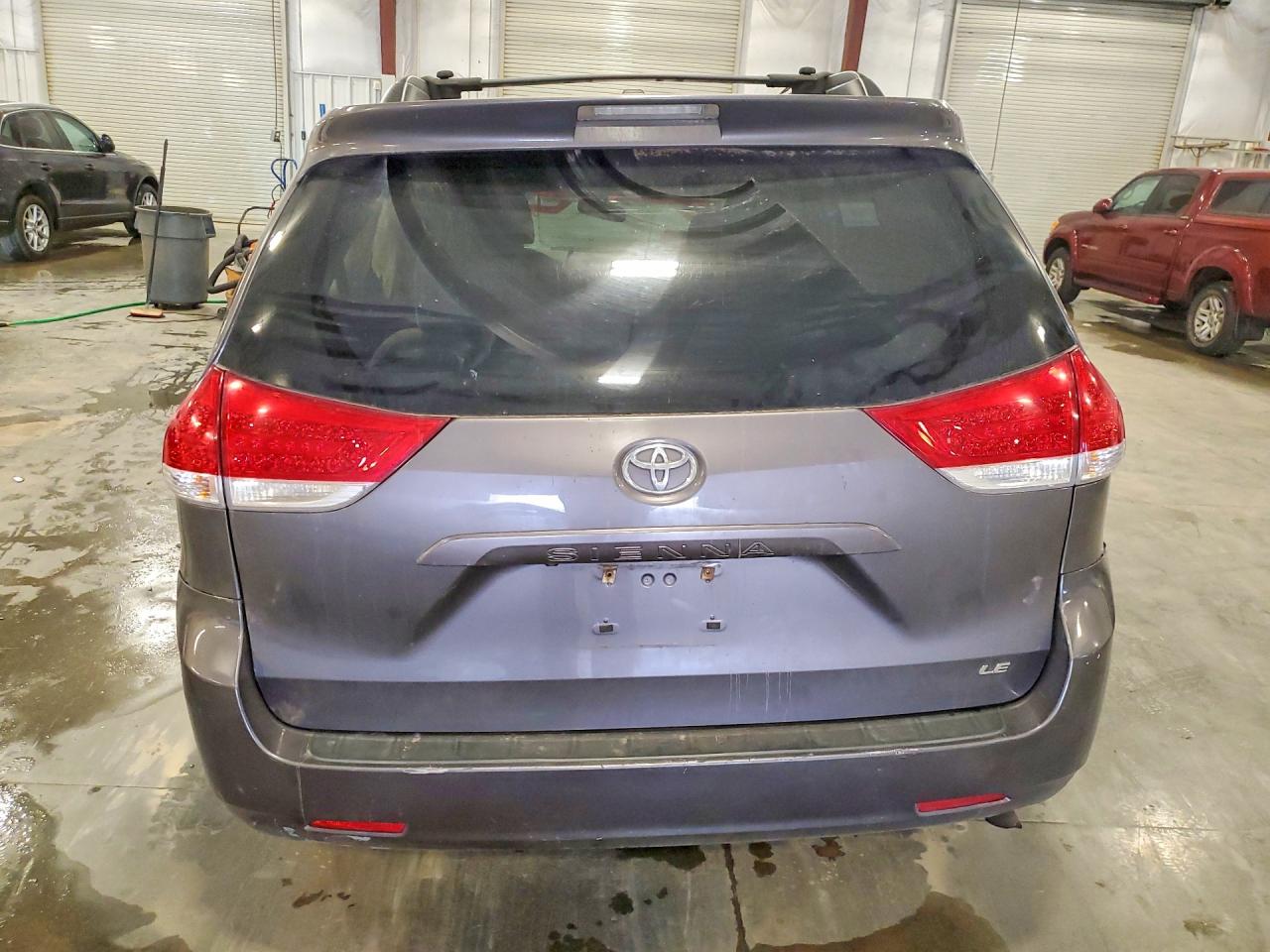 2013 Toyota Sienna Le Серый vin: 5TDKK3DC5DS369951