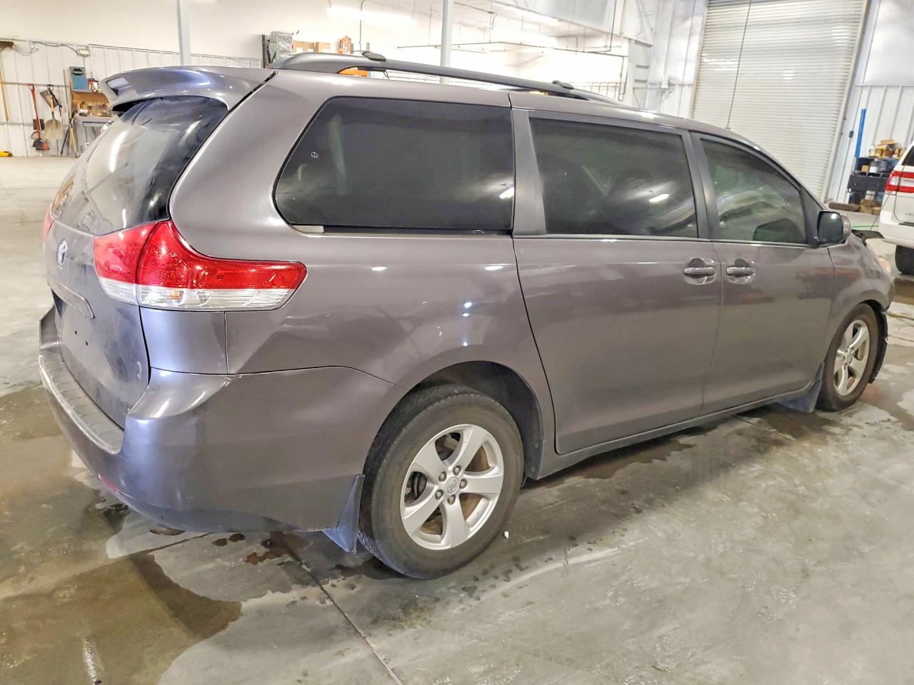 2013 Toyota Sienna Le Серый vin: 5TDKK3DC5DS369951