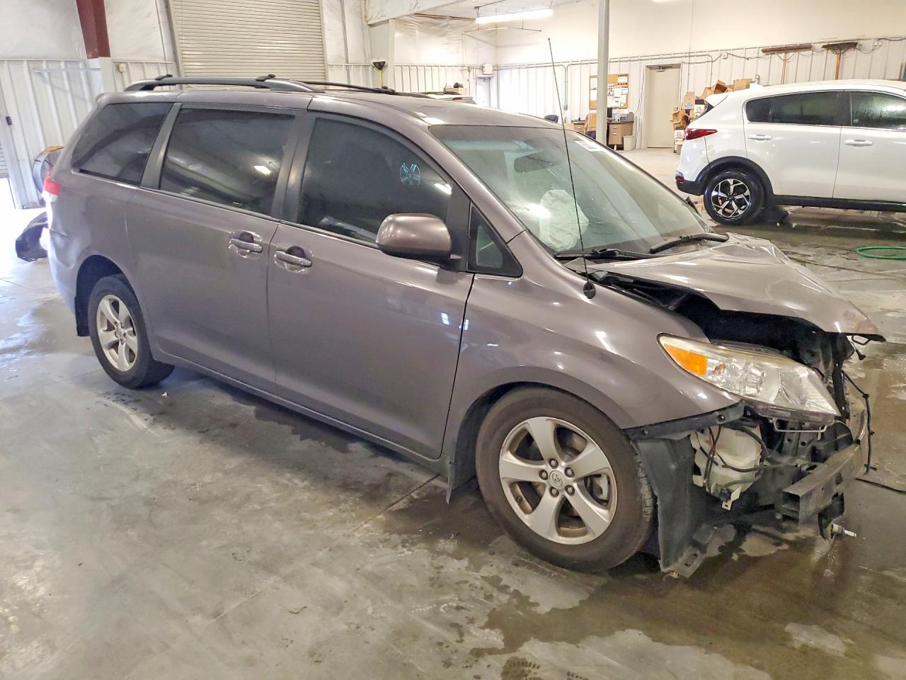2013 Toyota Sienna Le Серый vin: 5TDKK3DC5DS369951