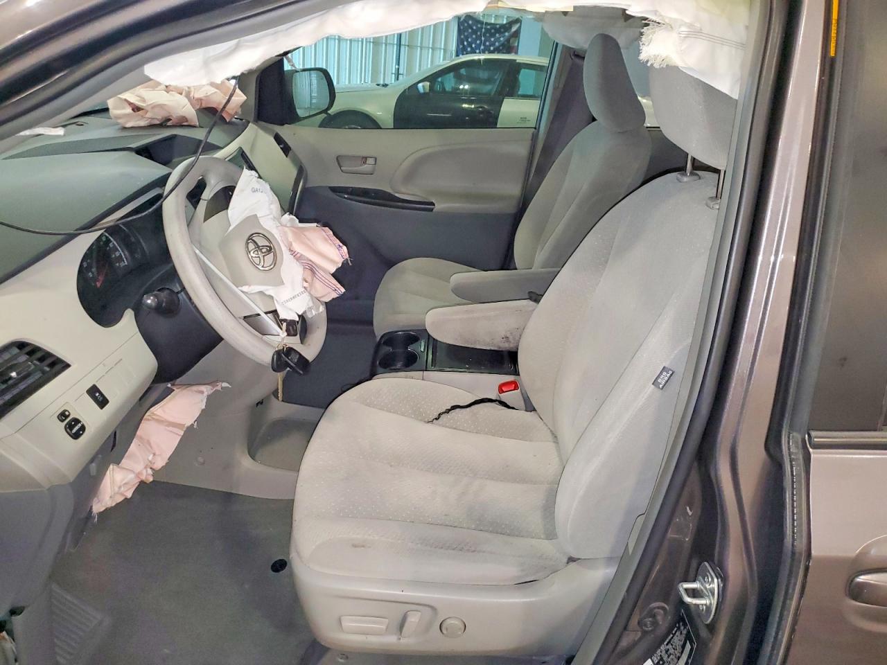 2013 Toyota Sienna Le Серый vin: 5TDKK3DC5DS369951