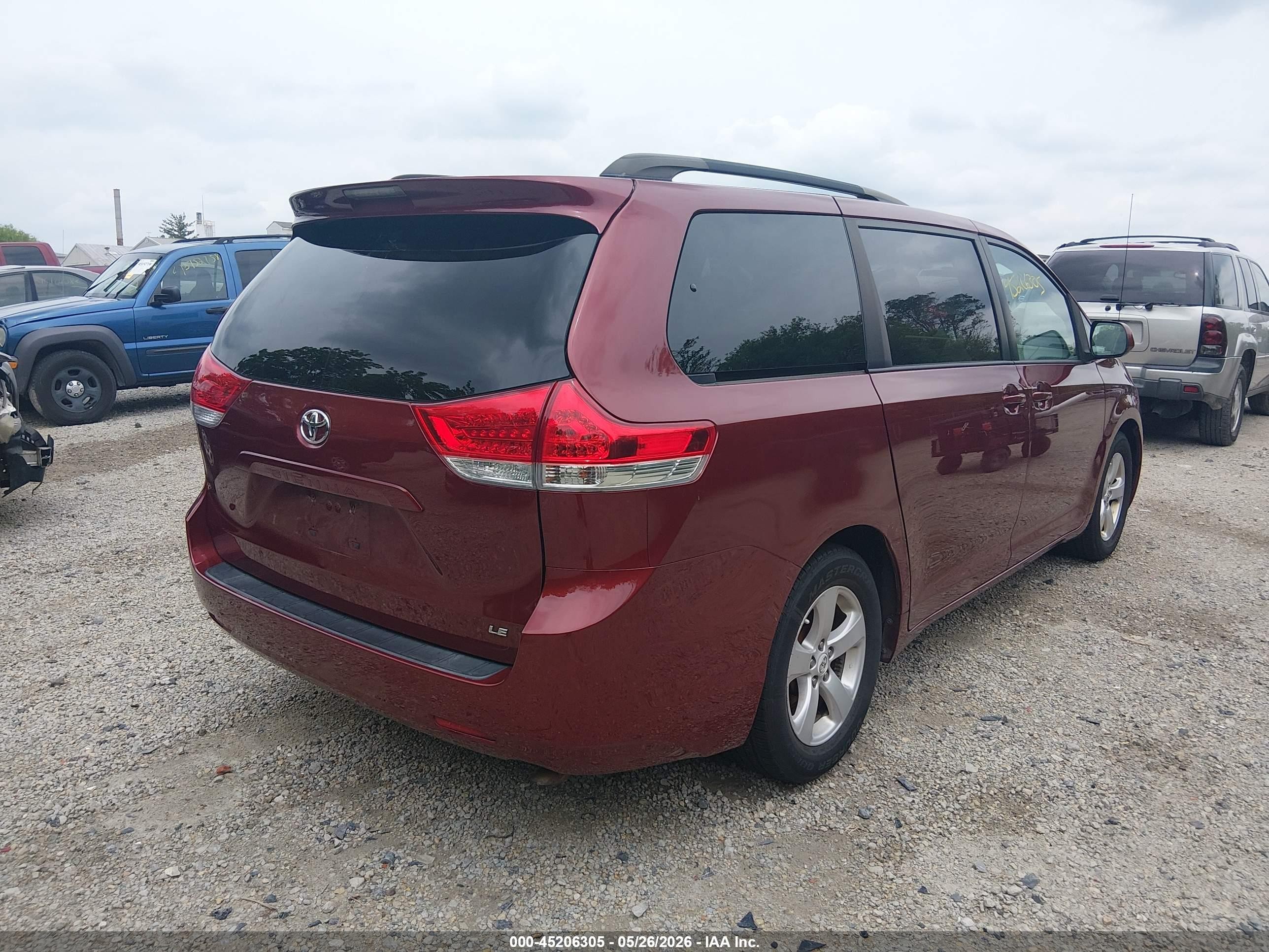 2013 Toyota Sienna Le V6 8 Passenger Красный vin: 5TDKK3DC5DS371229