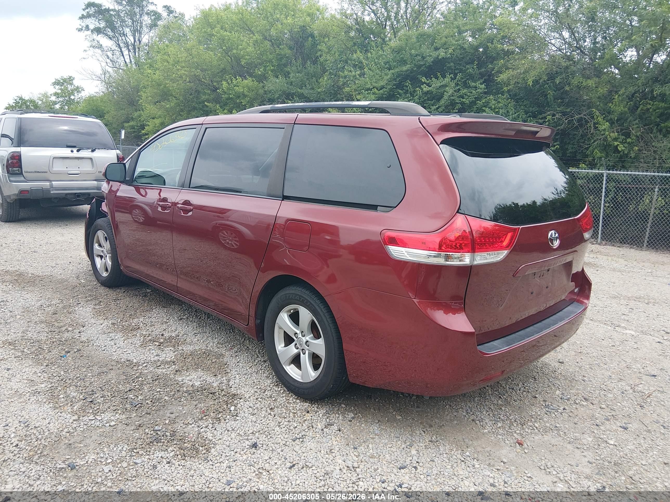 2013 Toyota Sienna Le V6 8 Passenger Красный vin: 5TDKK3DC5DS371229