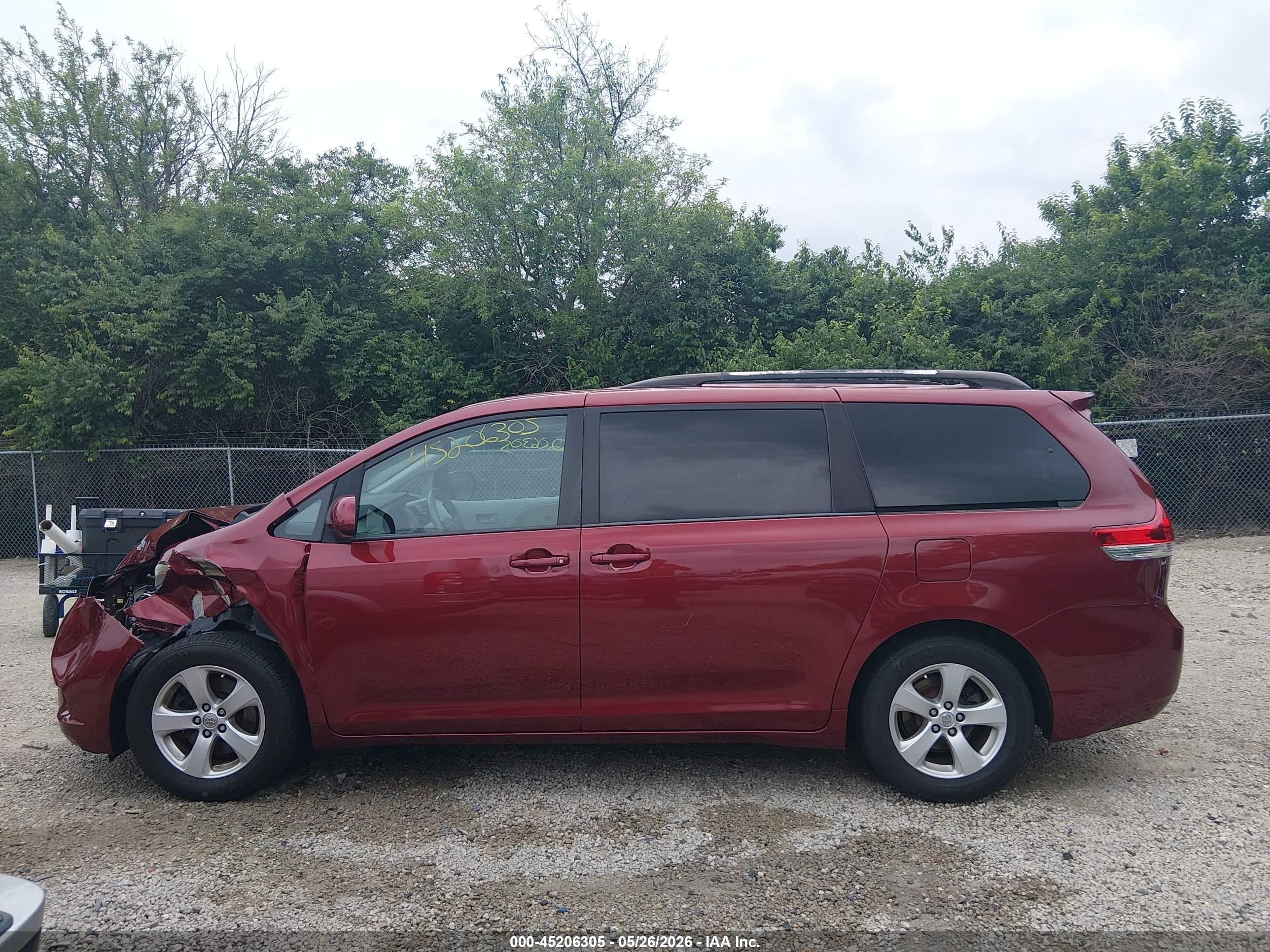 2013 Toyota Sienna Le V6 8 Passenger Красный vin: 5TDKK3DC5DS371229