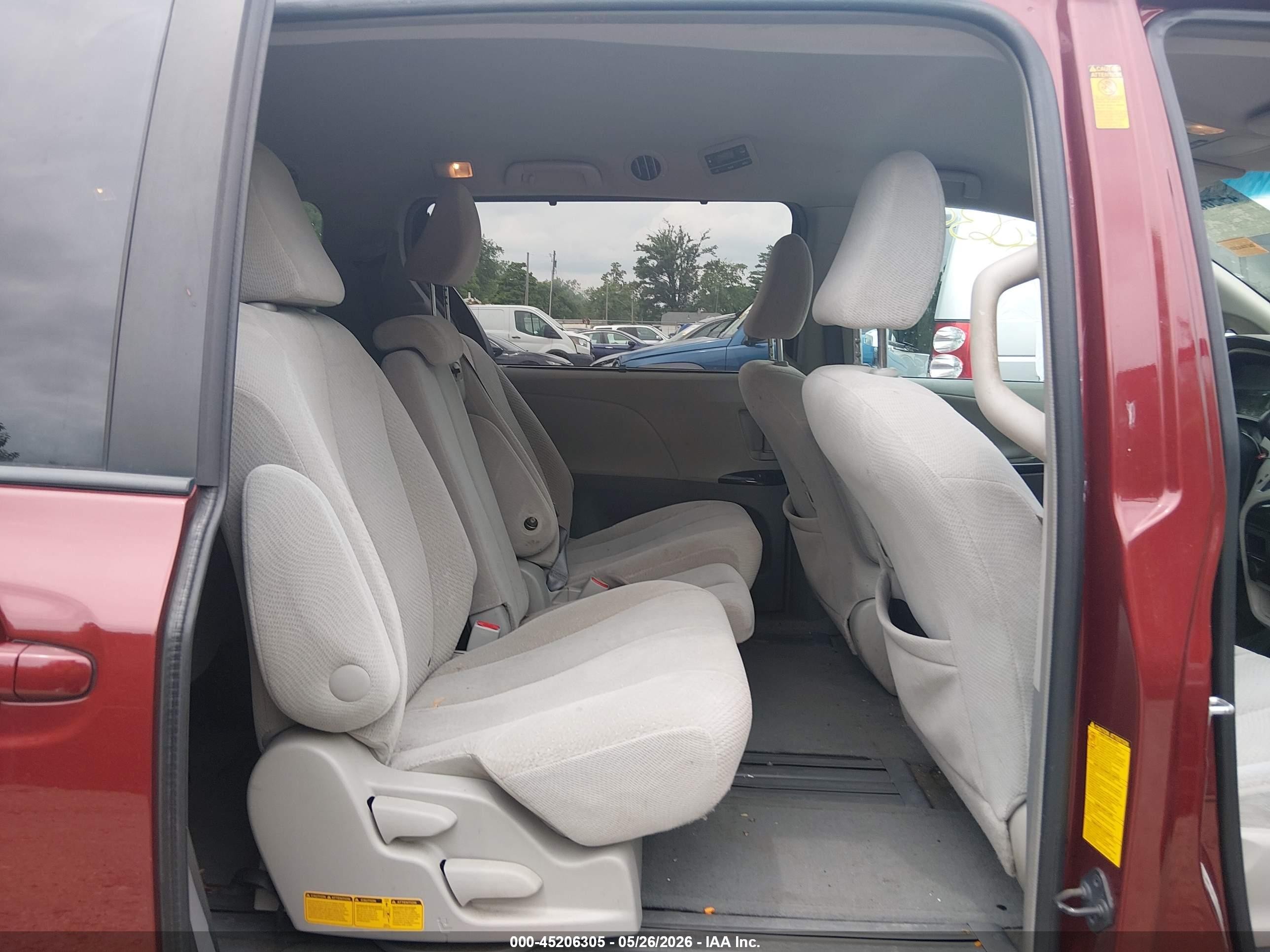 2013 Toyota Sienna Le V6 8 Passenger Красный vin: 5TDKK3DC5DS371229