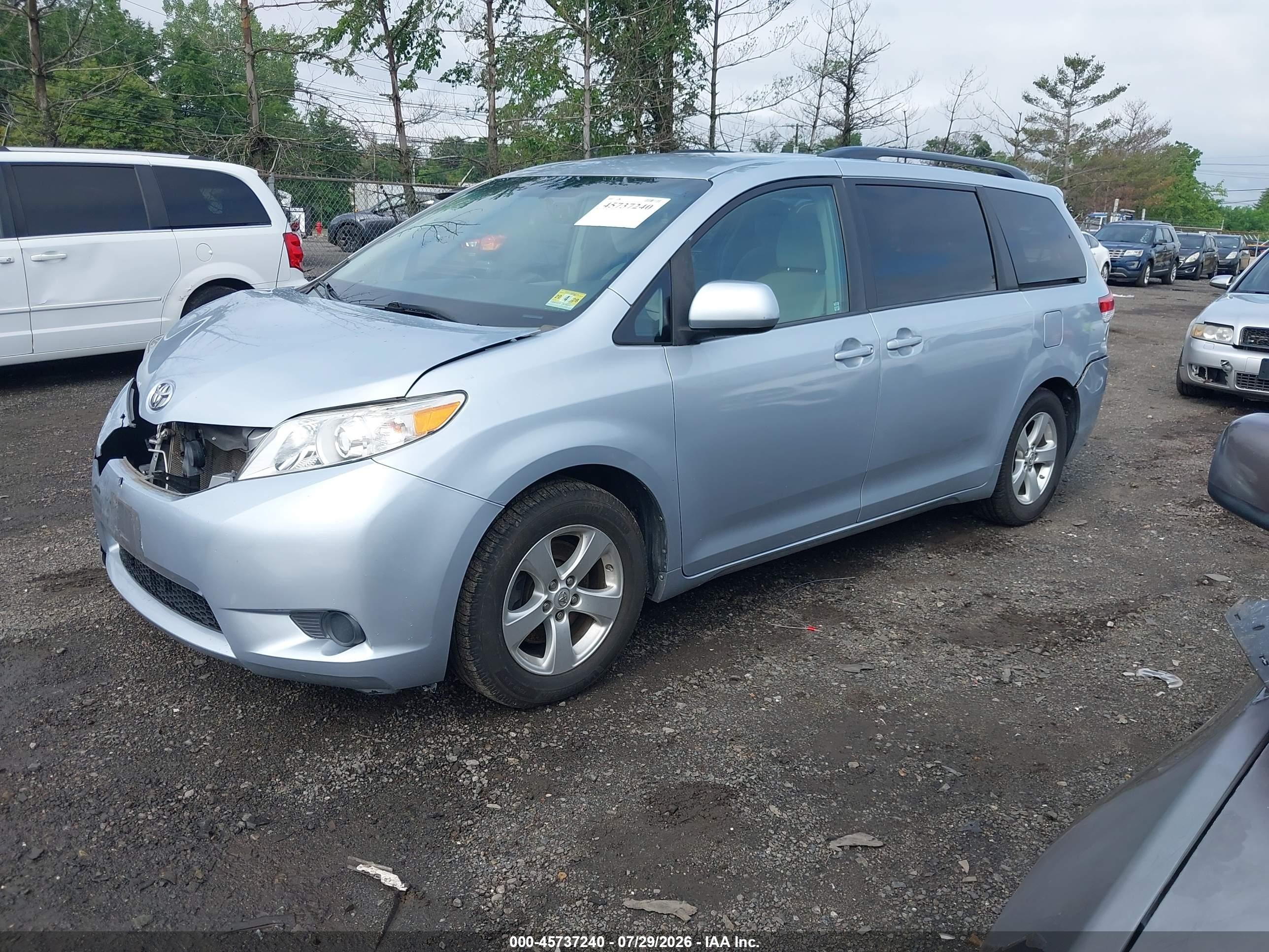 2013 Toyota Sienna Le V6 8 Passenger Light Blue vin: 5TDKK3DC5DS372073