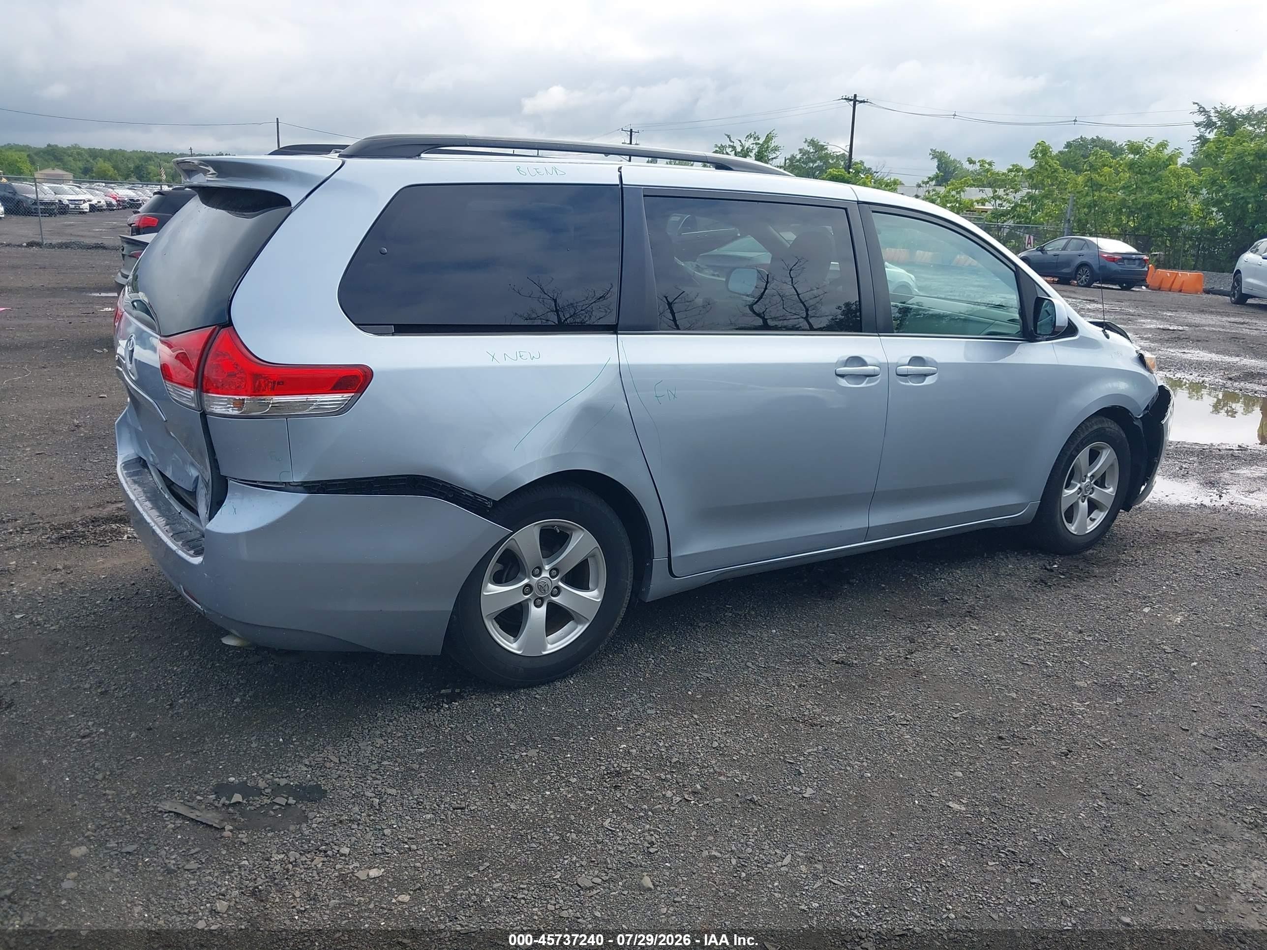 2013 Toyota Sienna Le V6 8 Passenger Light Blue vin: 5TDKK3DC5DS372073