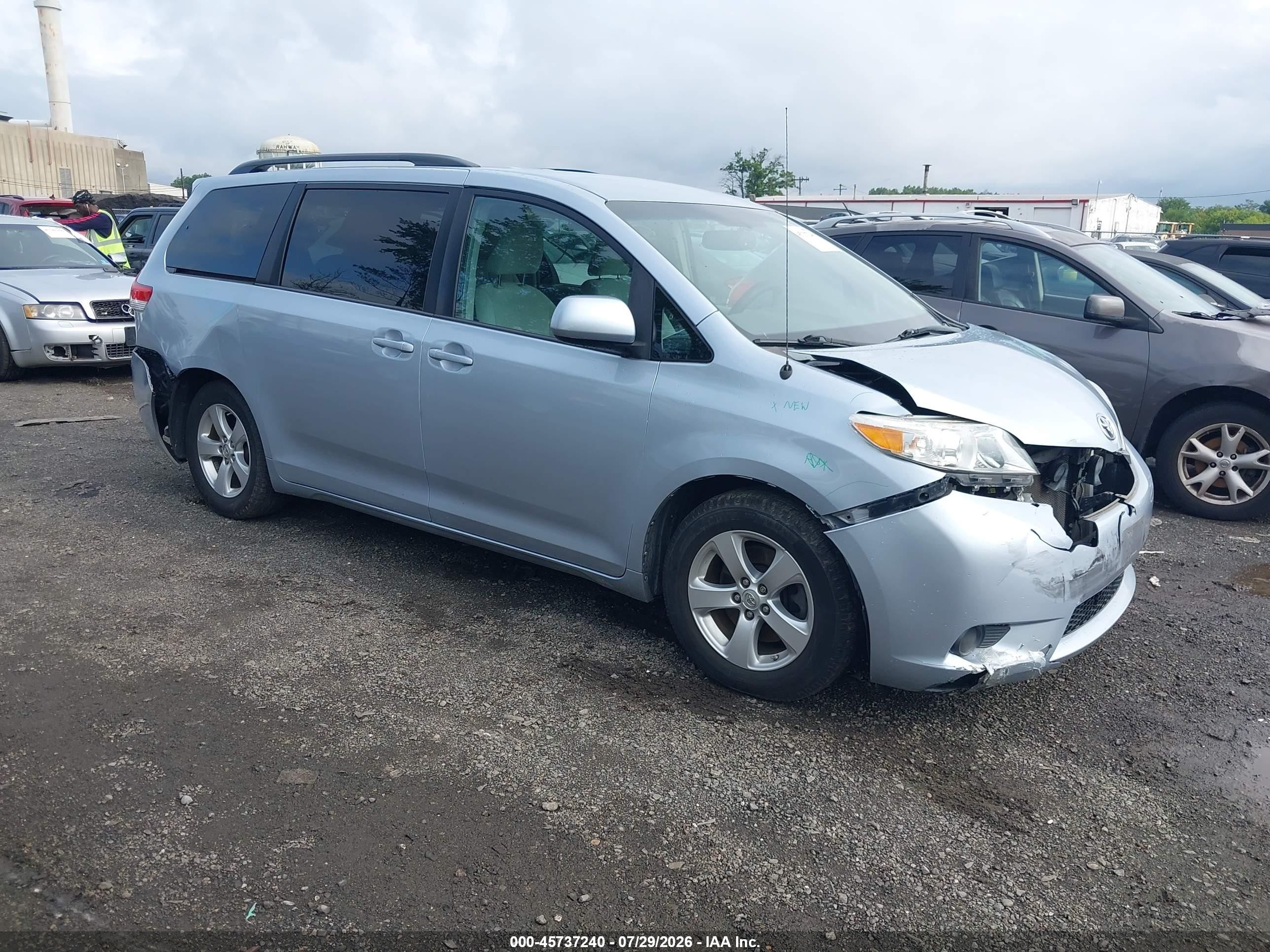 2013 Toyota Sienna Le V6 8 Passenger Light Blue vin: 5TDKK3DC5DS372073