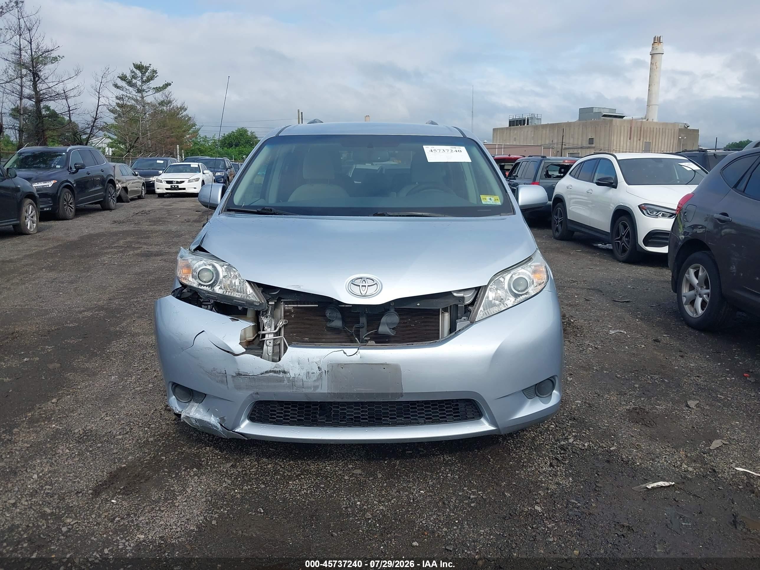 2013 Toyota Sienna Le V6 8 Passenger Light Blue vin: 5TDKK3DC5DS372073