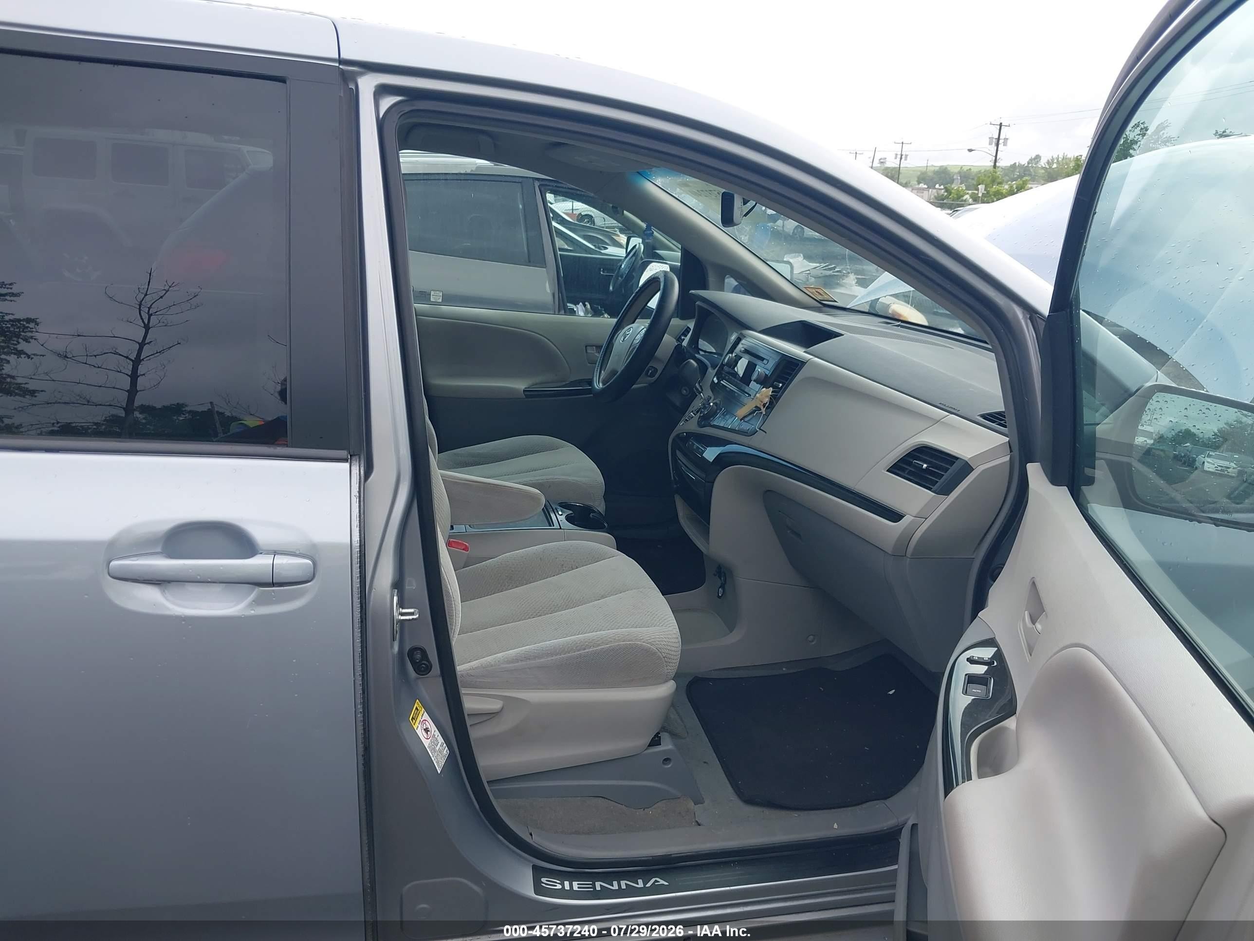 2013 Toyota Sienna Le V6 8 Passenger Light Blue vin: 5TDKK3DC5DS372073