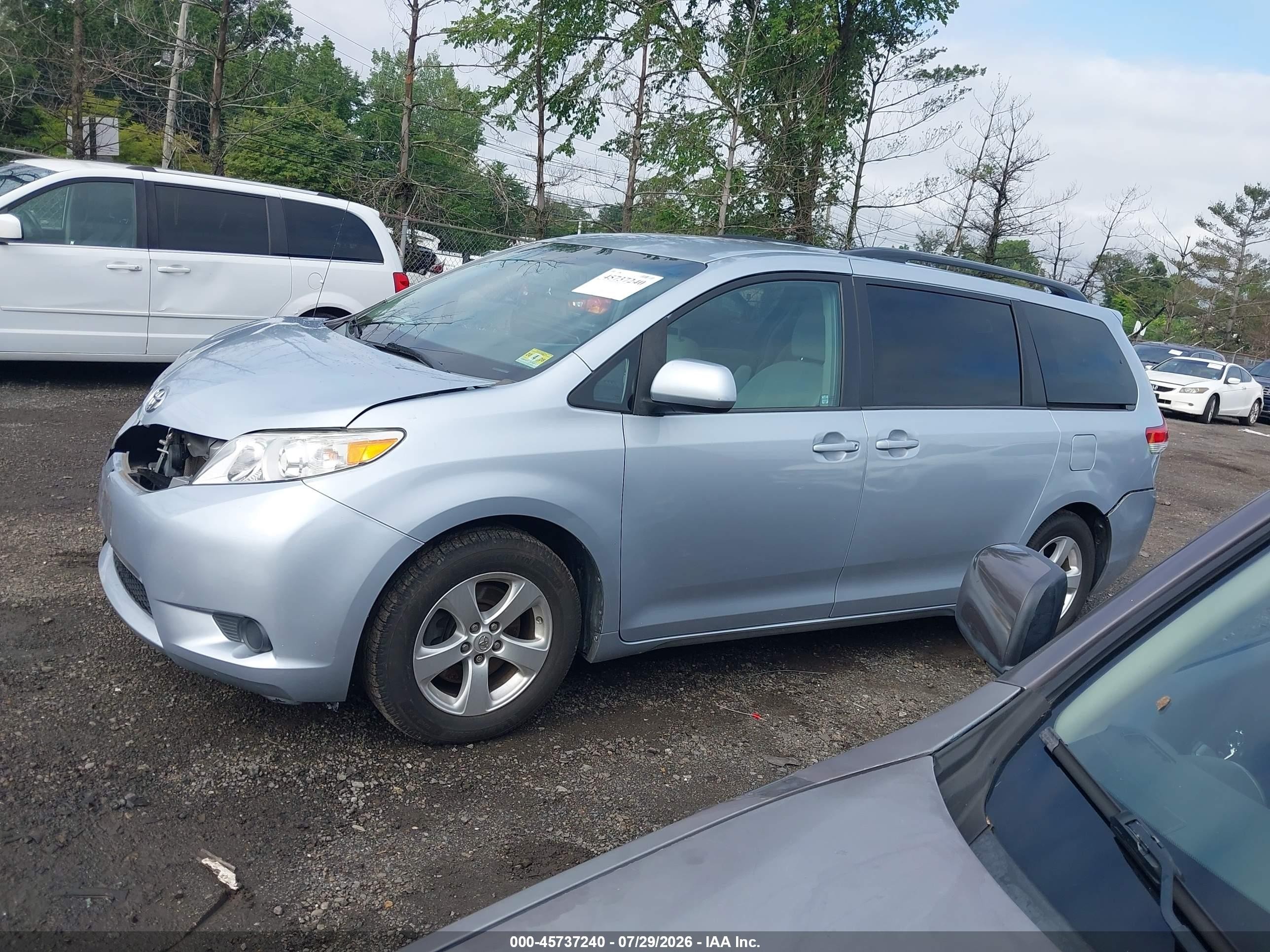 2013 Toyota Sienna Le V6 8 Passenger Light Blue vin: 5TDKK3DC5DS372073