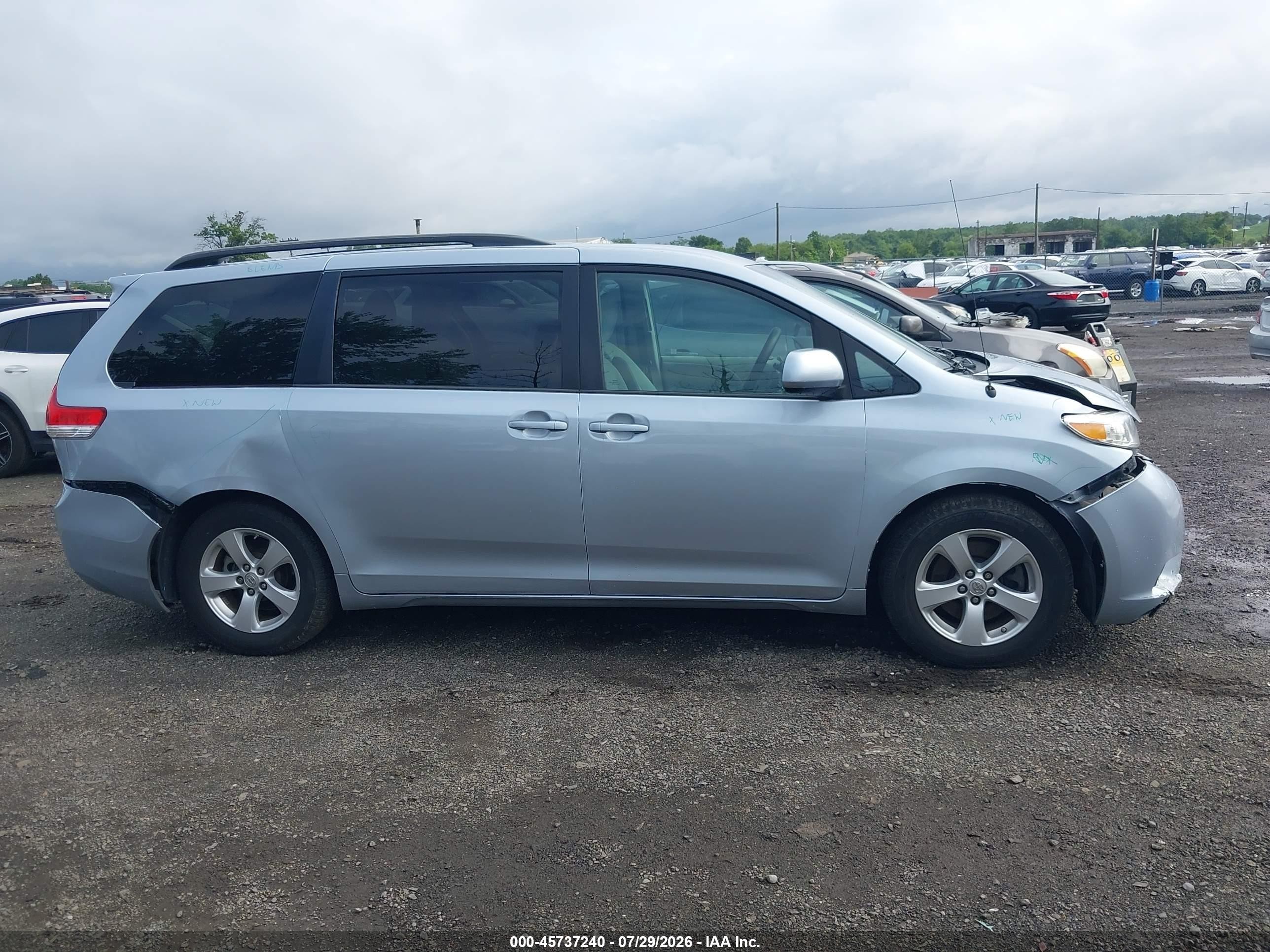 2013 Toyota Sienna Le V6 8 Passenger Light Blue vin: 5TDKK3DC5DS372073
