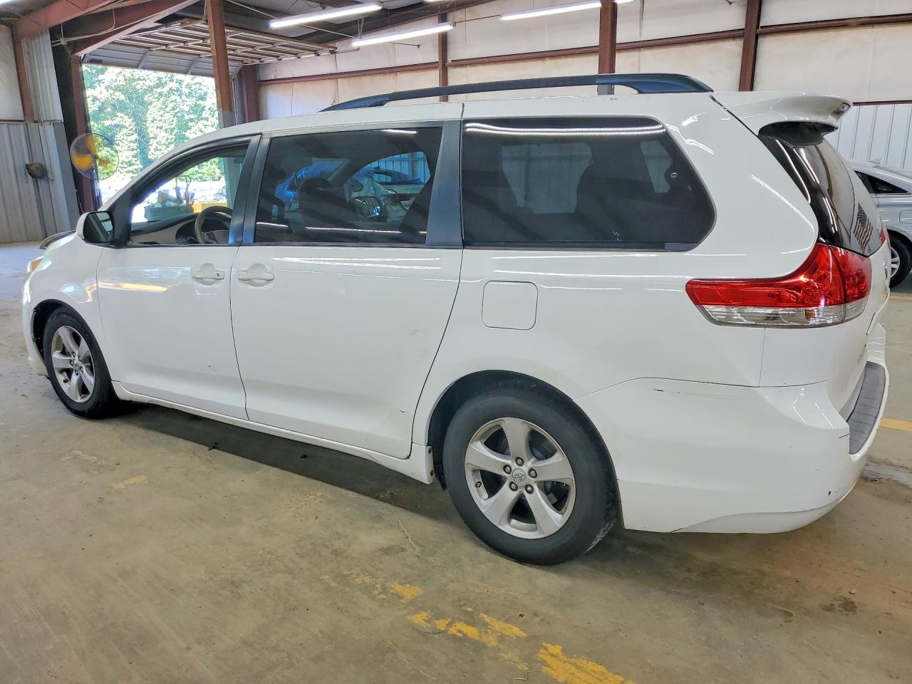 2013 Toyt Sienna Le Белый vin: 5TDKK3DC5DS380237
