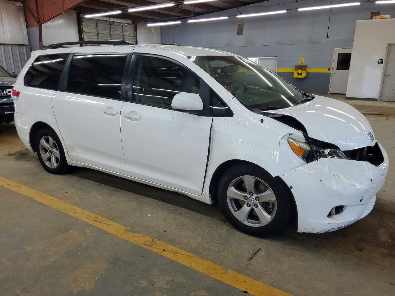 2013 Toyt Sienna Le Белый vin: 5TDKK3DC5DS380237