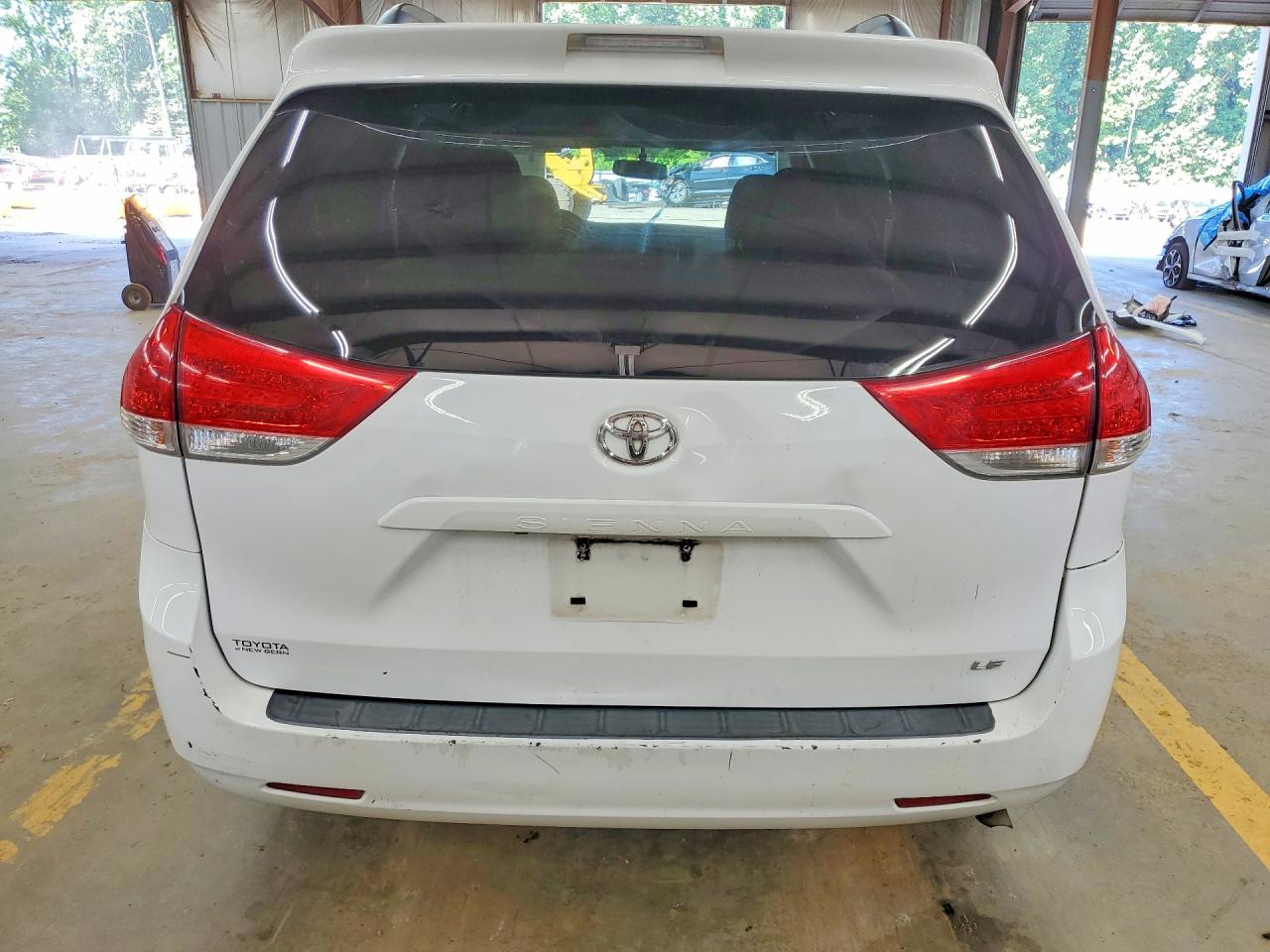 2013 Toyt Sienna Le Белый vin: 5TDKK3DC5DS380237