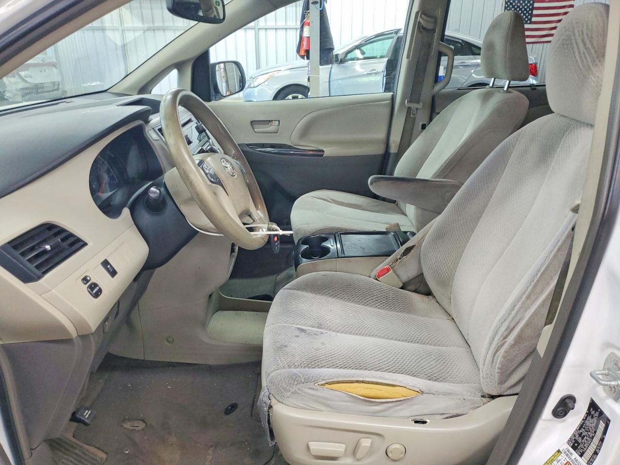 2013 Toyt Sienna Le Белый vin: 5TDKK3DC5DS380237