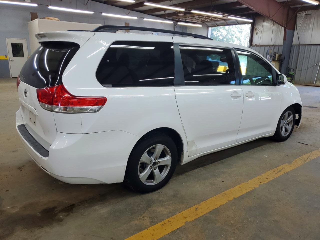 2013 Toyt Sienna Le Белый vin: 5TDKK3DC5DS380237