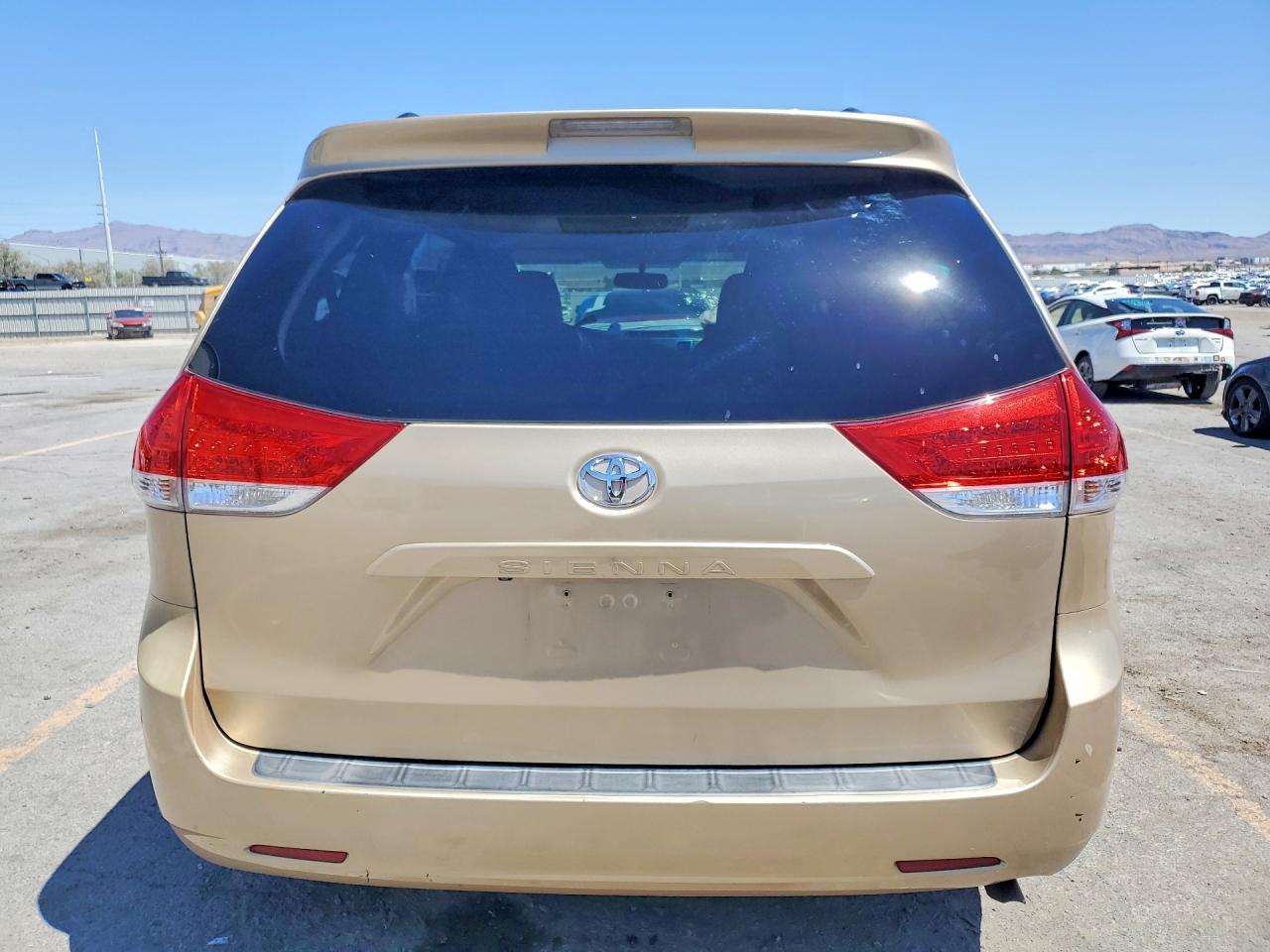 2013 Toyota Sienna Le Золотой vin: 5TDKK3DC5DS392534