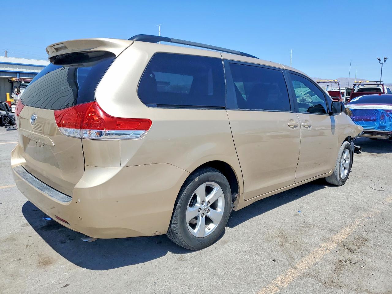 2013 Toyota Sienna Le Золотой vin: 5TDKK3DC5DS392534