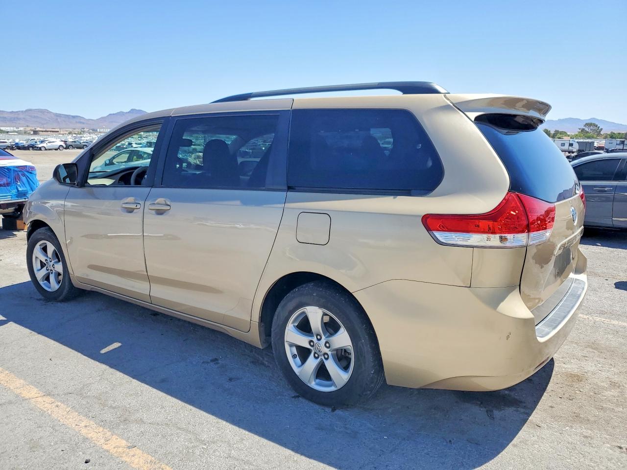 2013 Toyota Sienna Le Золотой vin: 5TDKK3DC5DS392534