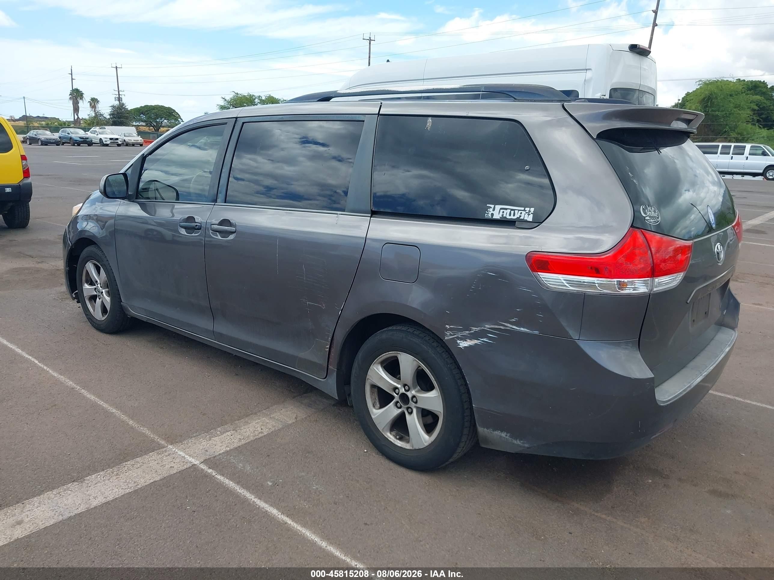 2013 Toyota Sienna Le V6 7 Passenger Auto Access Seat/le V6 8 Passenger Серый vin: 5TDKK3DC5DS395451