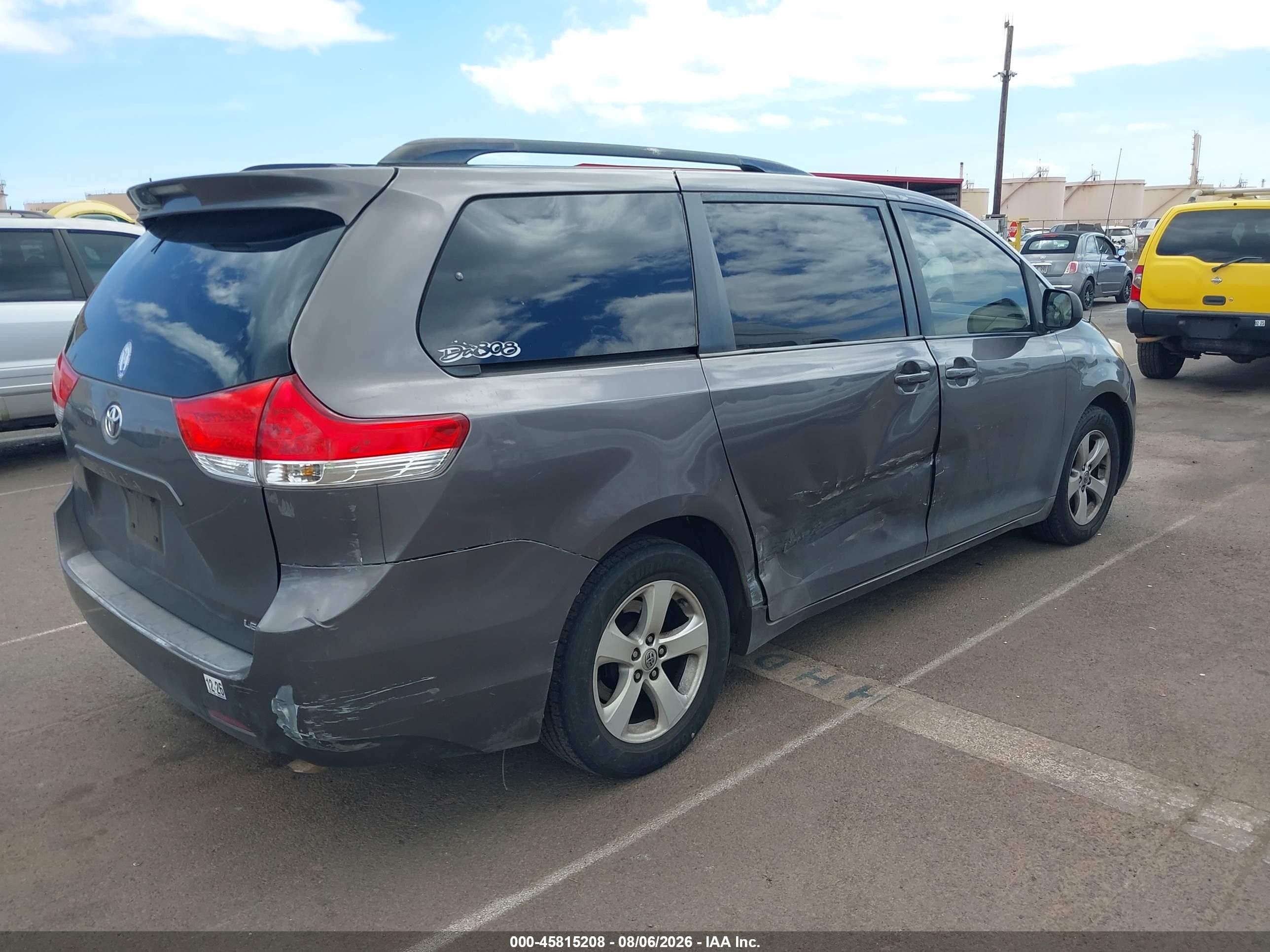 2013 Toyota Sienna Le V6 7 Passenger Auto Access Seat/le V6 8 Passenger Серый vin: 5TDKK3DC5DS395451