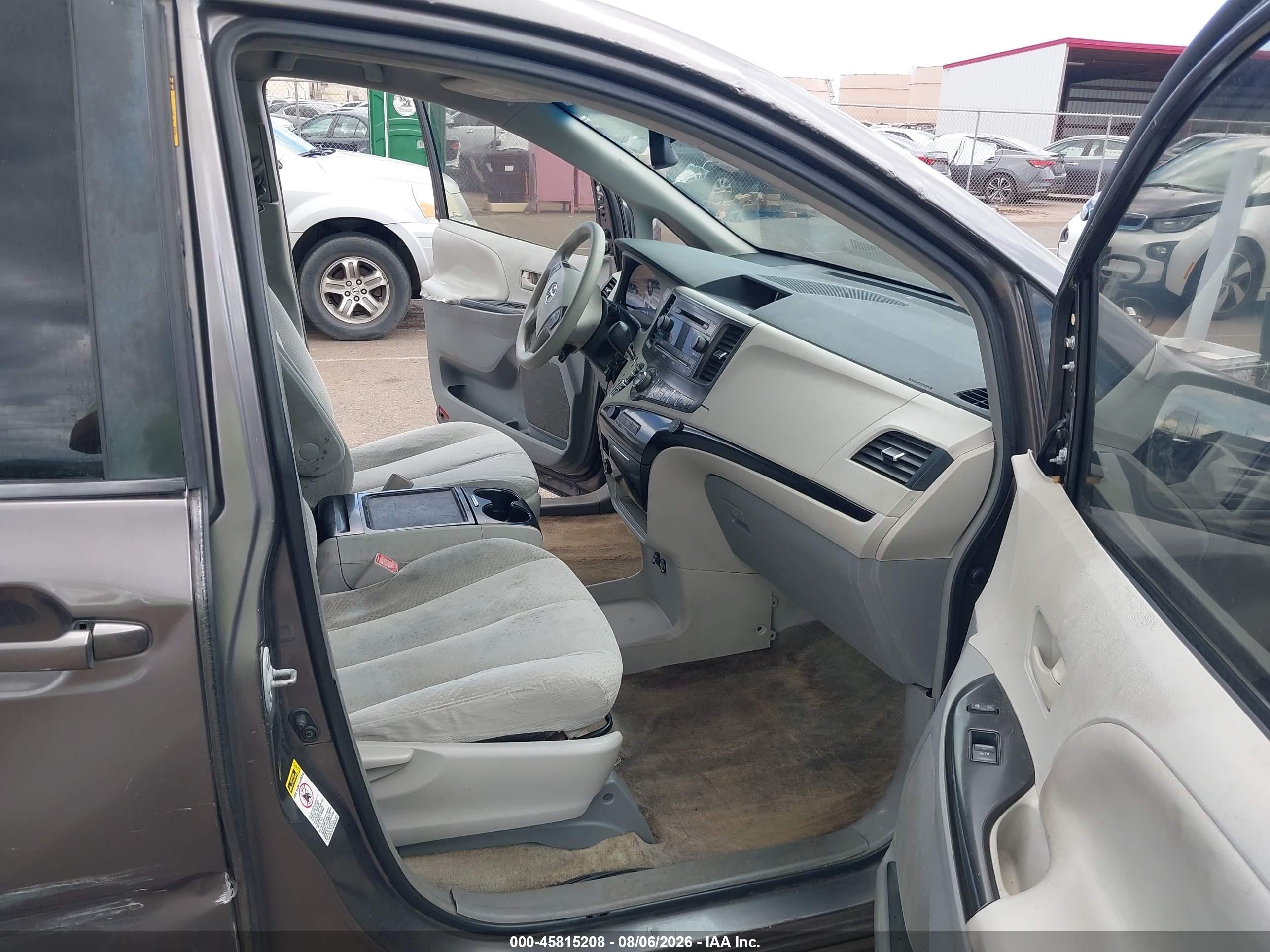 2013 Toyota Sienna Le V6 7 Passenger Auto Access Seat/le V6 8 Passenger Серый vin: 5TDKK3DC5DS395451