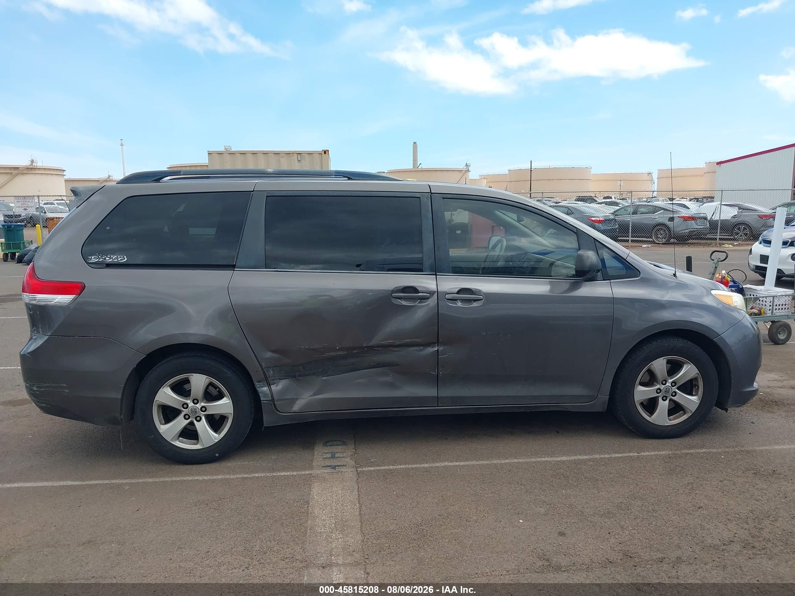 2013 Toyota Sienna Le V6 7 Passenger Auto Access Seat/le V6 8 Passenger Серый vin: 5TDKK3DC5DS395451