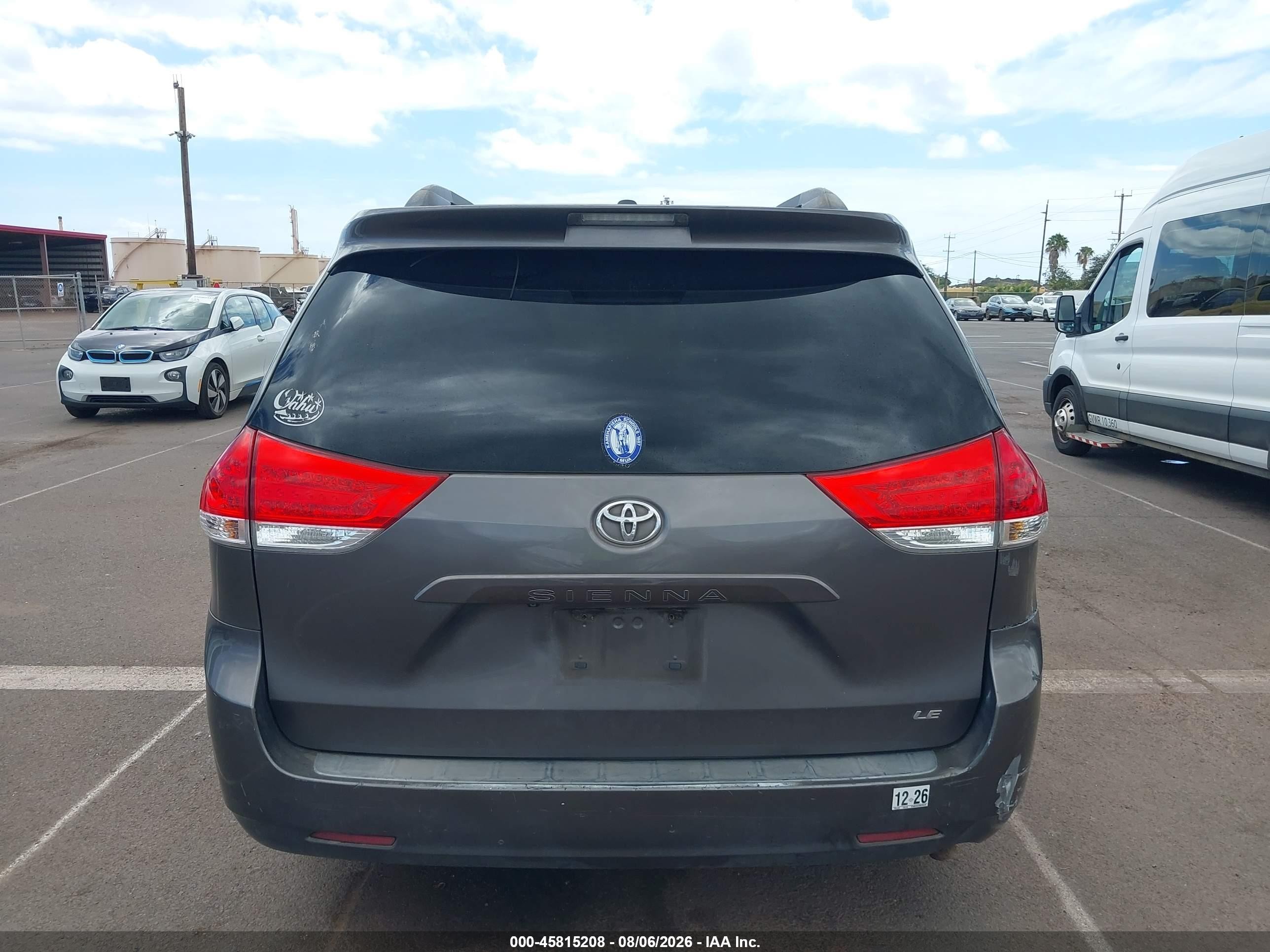 2013 Toyota Sienna Le V6 7 Passenger Auto Access Seat/le V6 8 Passenger Серый vin: 5TDKK3DC5DS395451