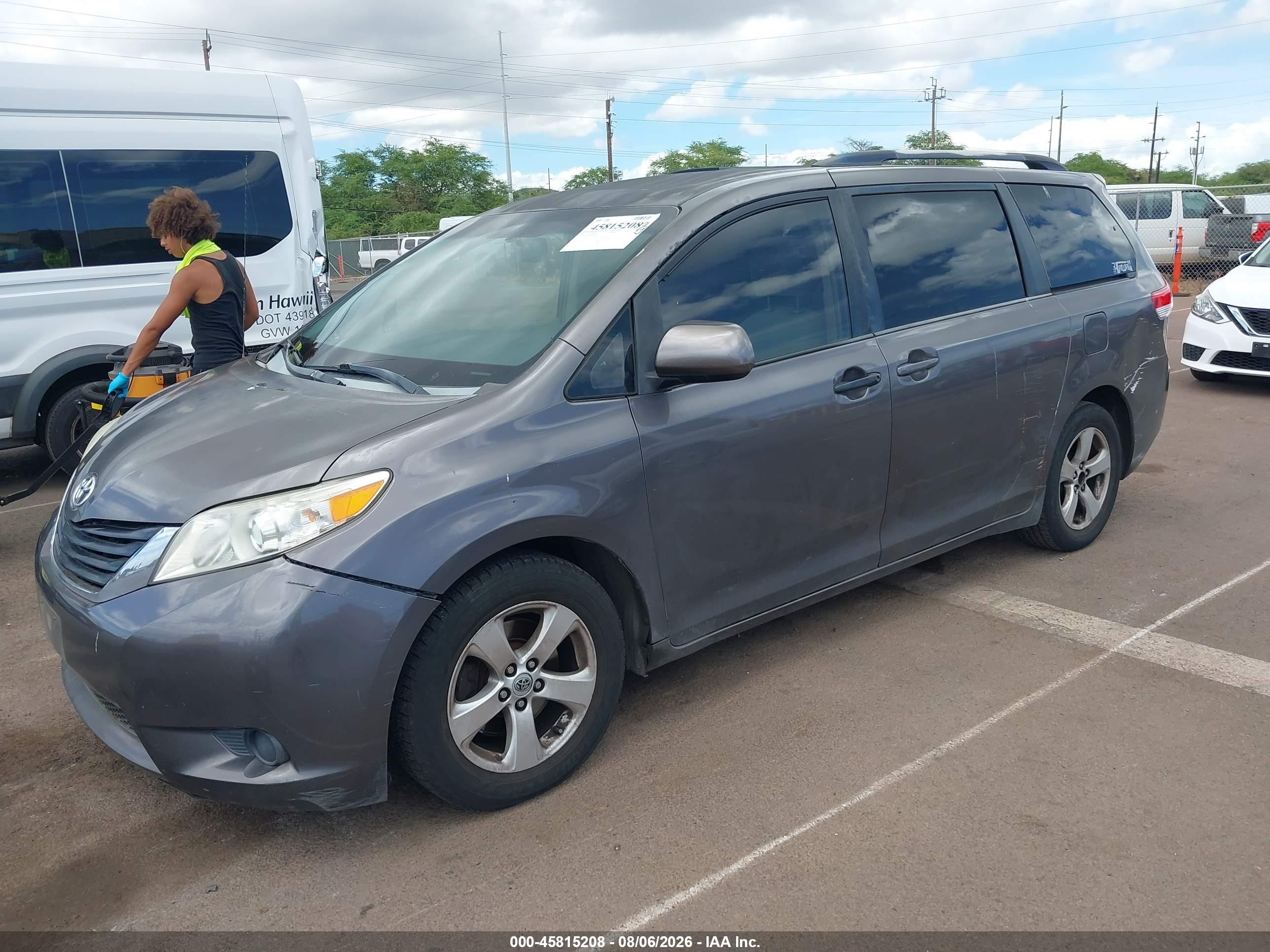 2013 Toyota Sienna Le V6 7 Passenger Auto Access Seat/le V6 8 Passenger Серый vin: 5TDKK3DC5DS395451