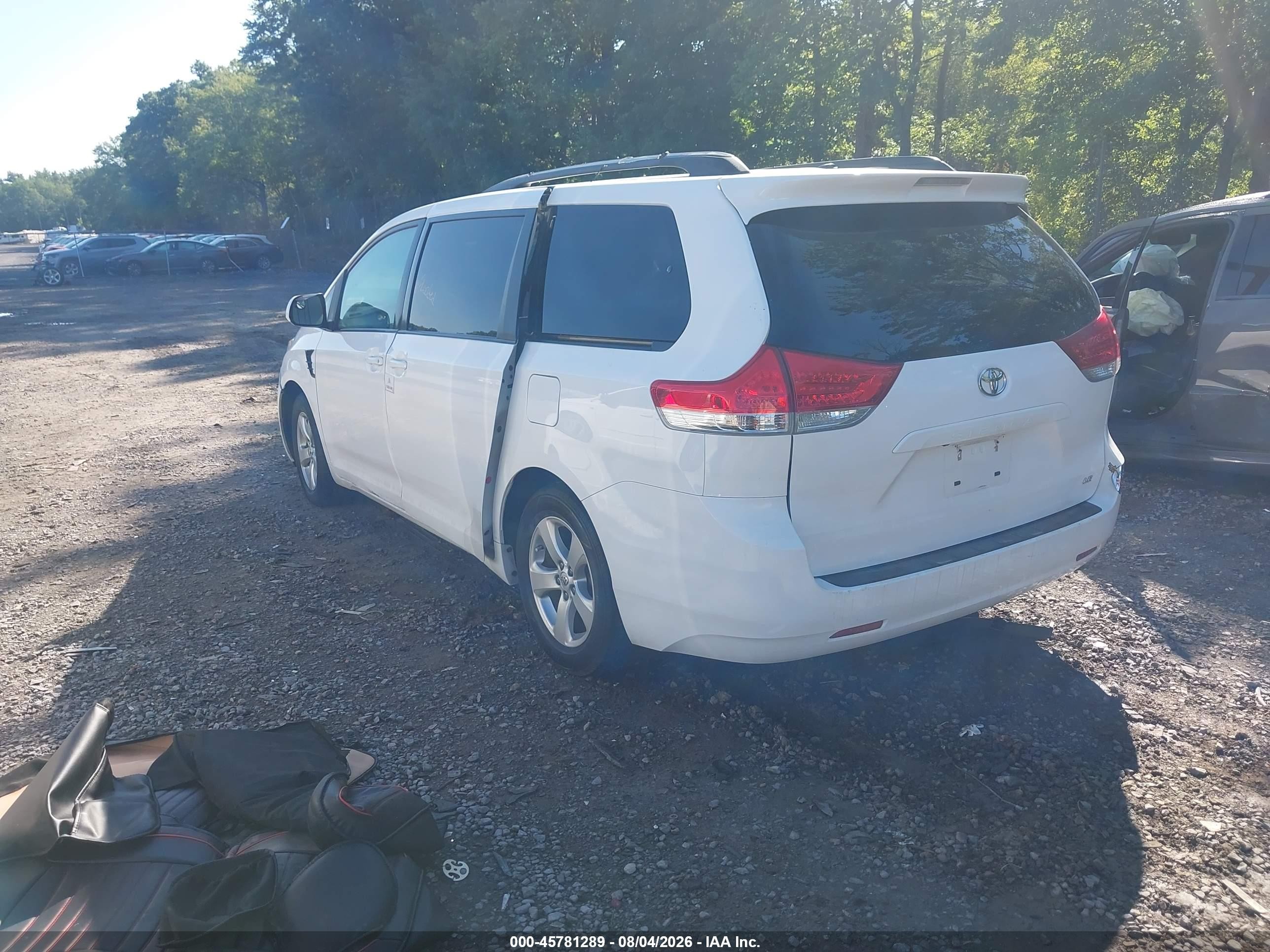 2013 Toyota Sienna Le V6 8 Passenger White vin: 5TDKK3DC5DS401653
