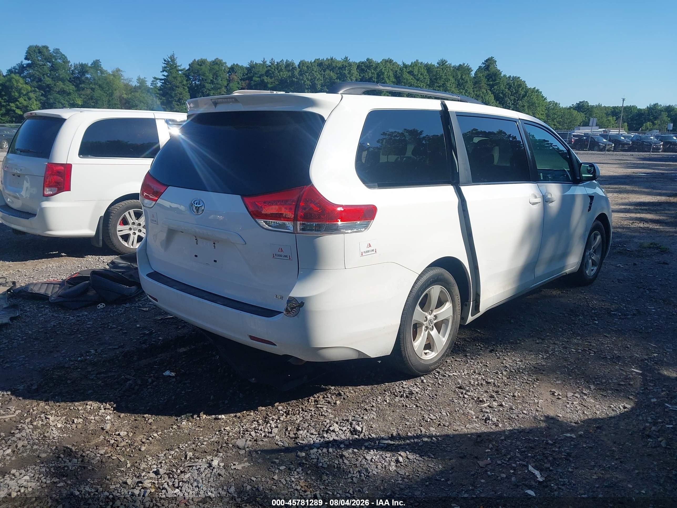 2013 Toyota Sienna Le V6 8 Passenger White vin: 5TDKK3DC5DS401653