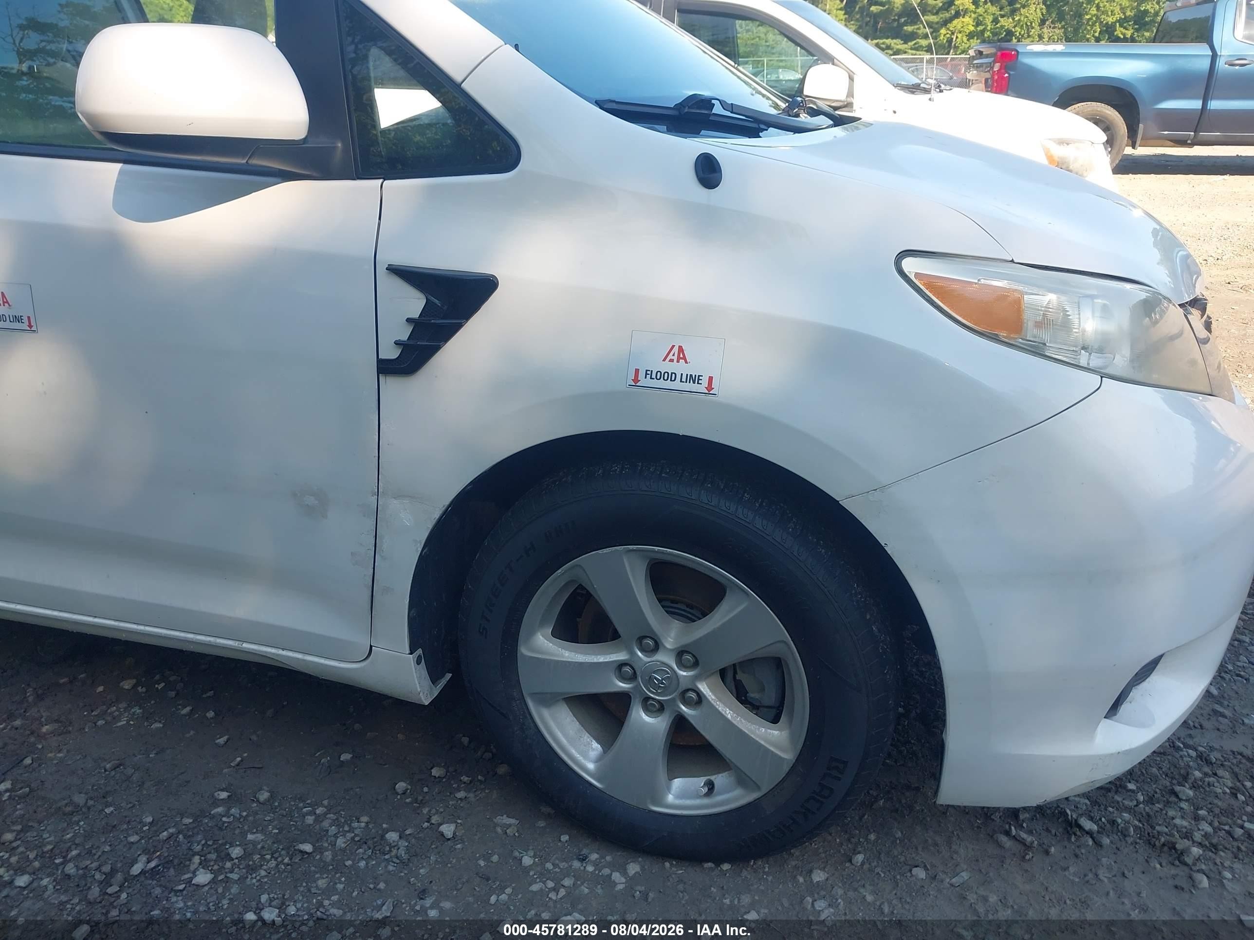 2013 Toyota Sienna Le V6 8 Passenger White vin: 5TDKK3DC5DS401653
