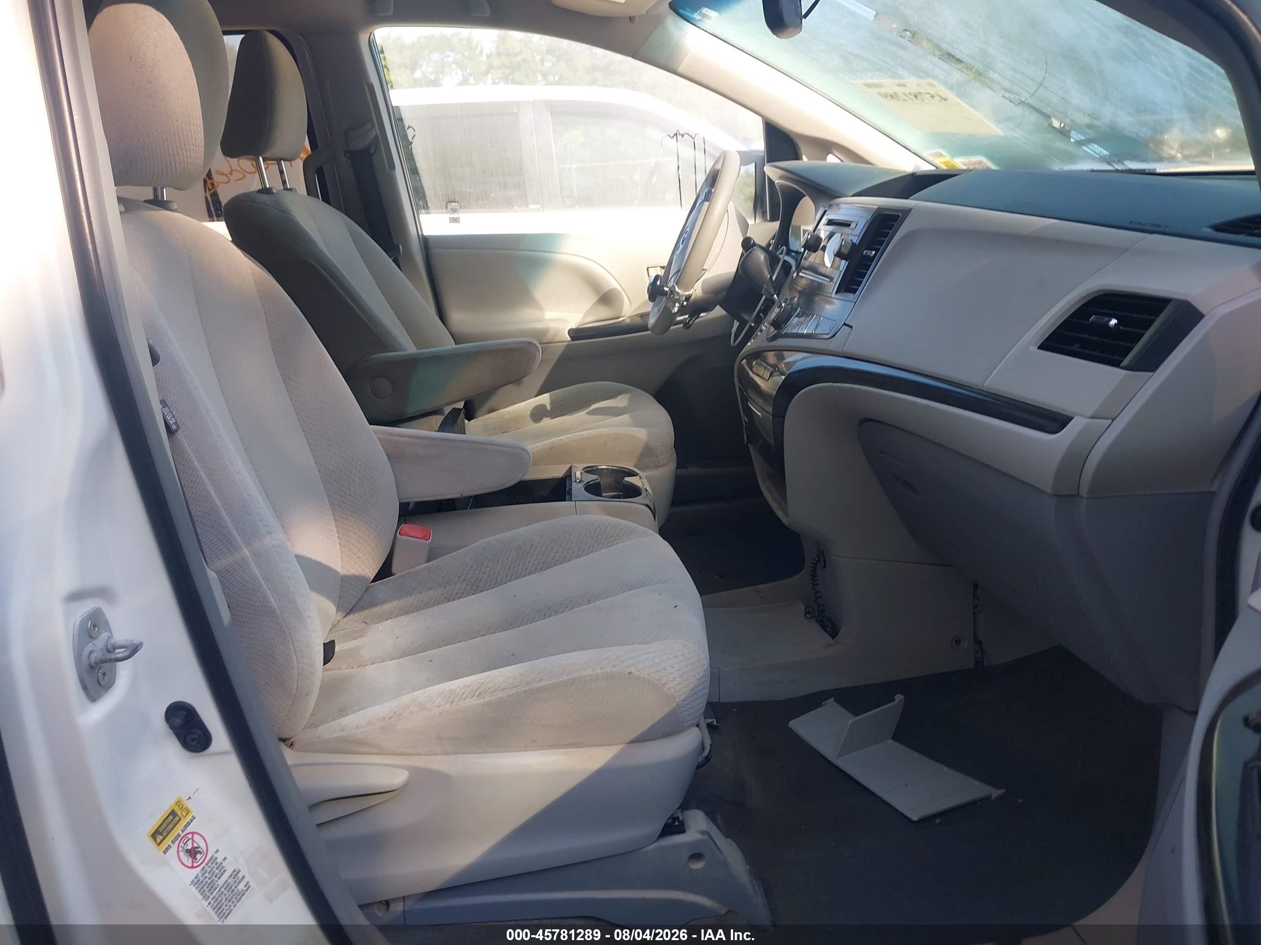 2013 Toyota Sienna Le V6 8 Passenger White vin: 5TDKK3DC5DS401653