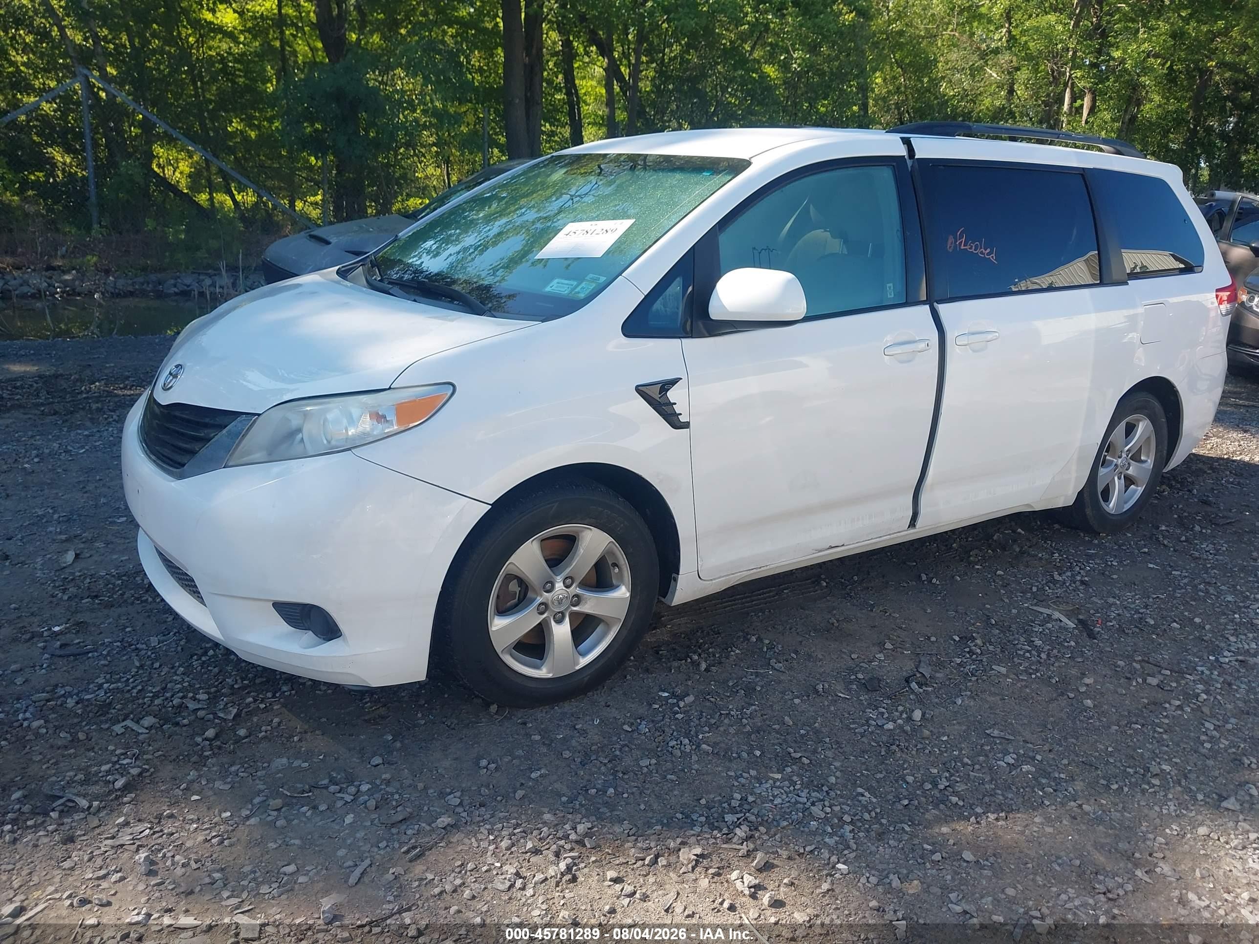 2013 Toyota Sienna Le V6 8 Passenger White vin: 5TDKK3DC5DS401653
