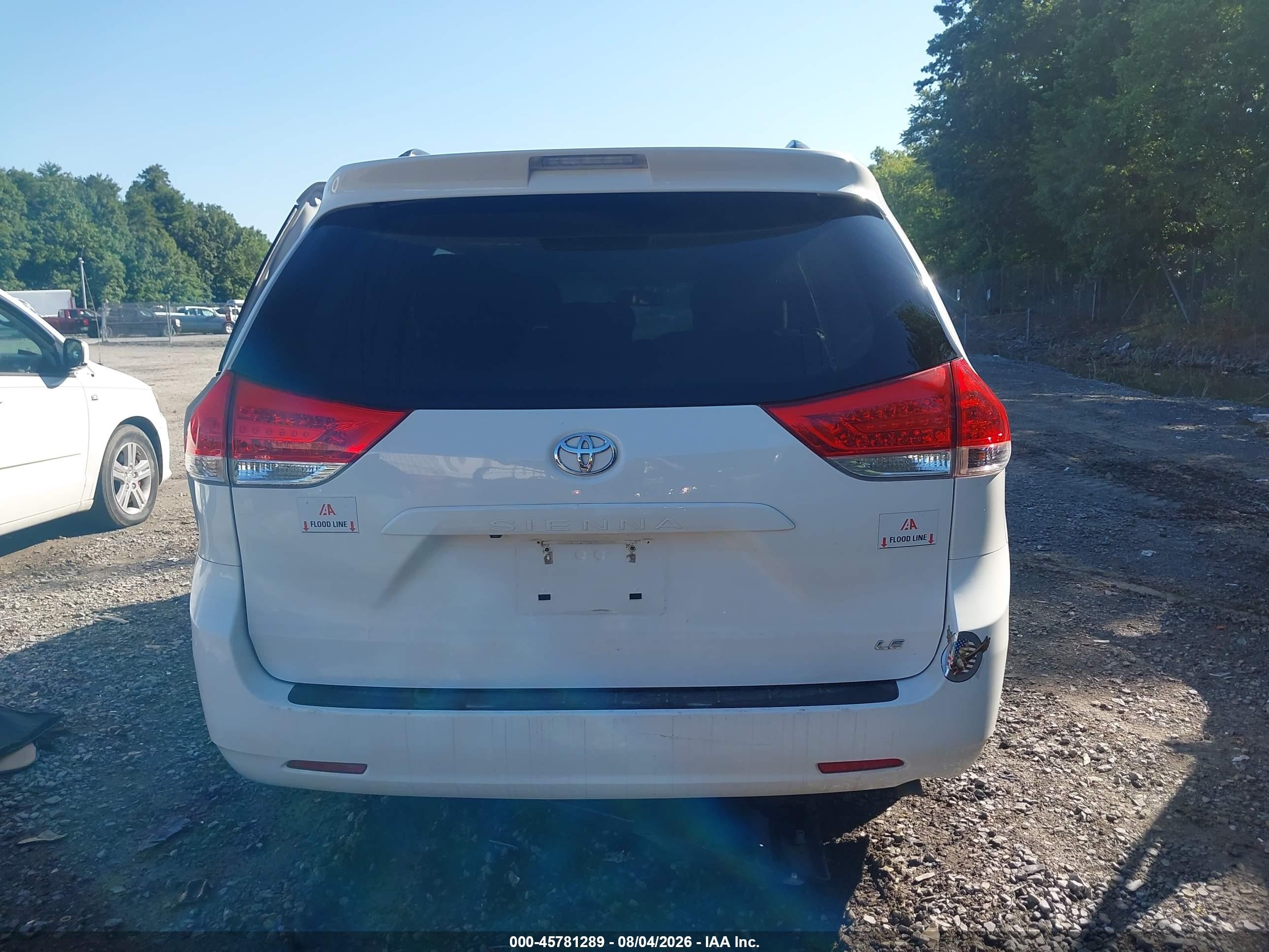 2013 Toyota Sienna Le V6 8 Passenger White vin: 5TDKK3DC5DS401653
