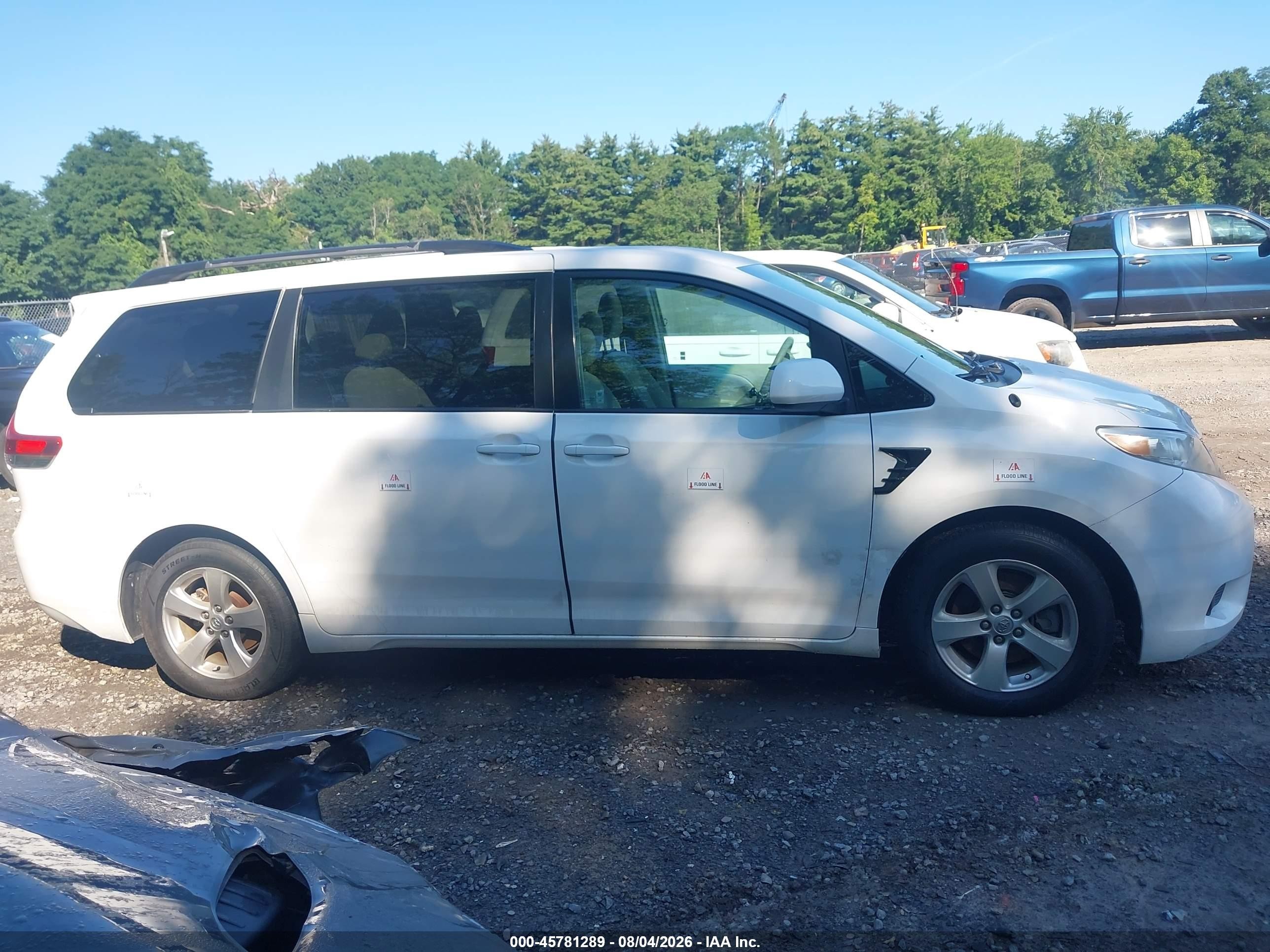 2013 Toyota Sienna Le V6 8 Passenger White vin: 5TDKK3DC5DS401653