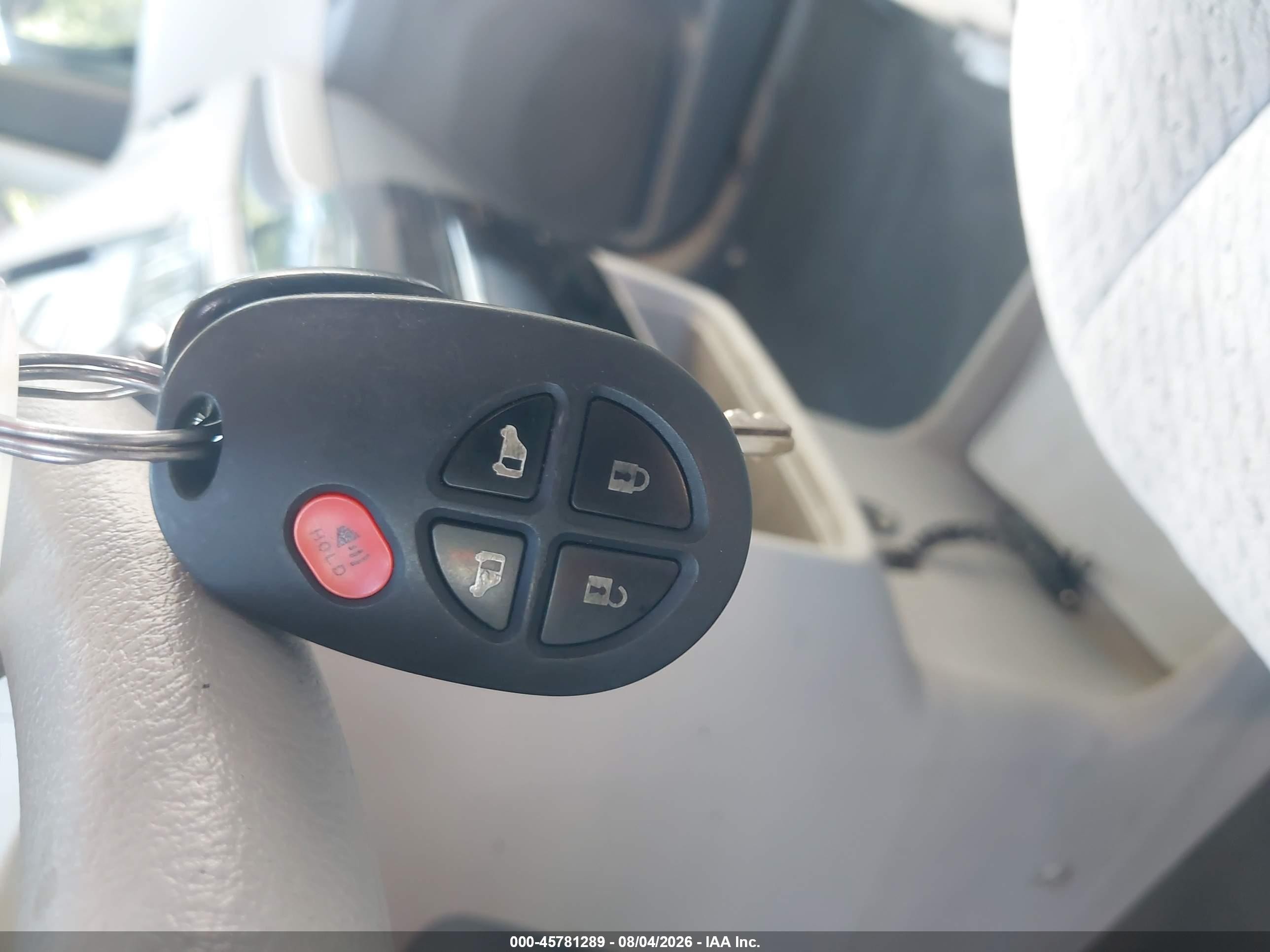 2013 Toyota Sienna Le V6 8 Passenger White vin: 5TDKK3DC5DS401653