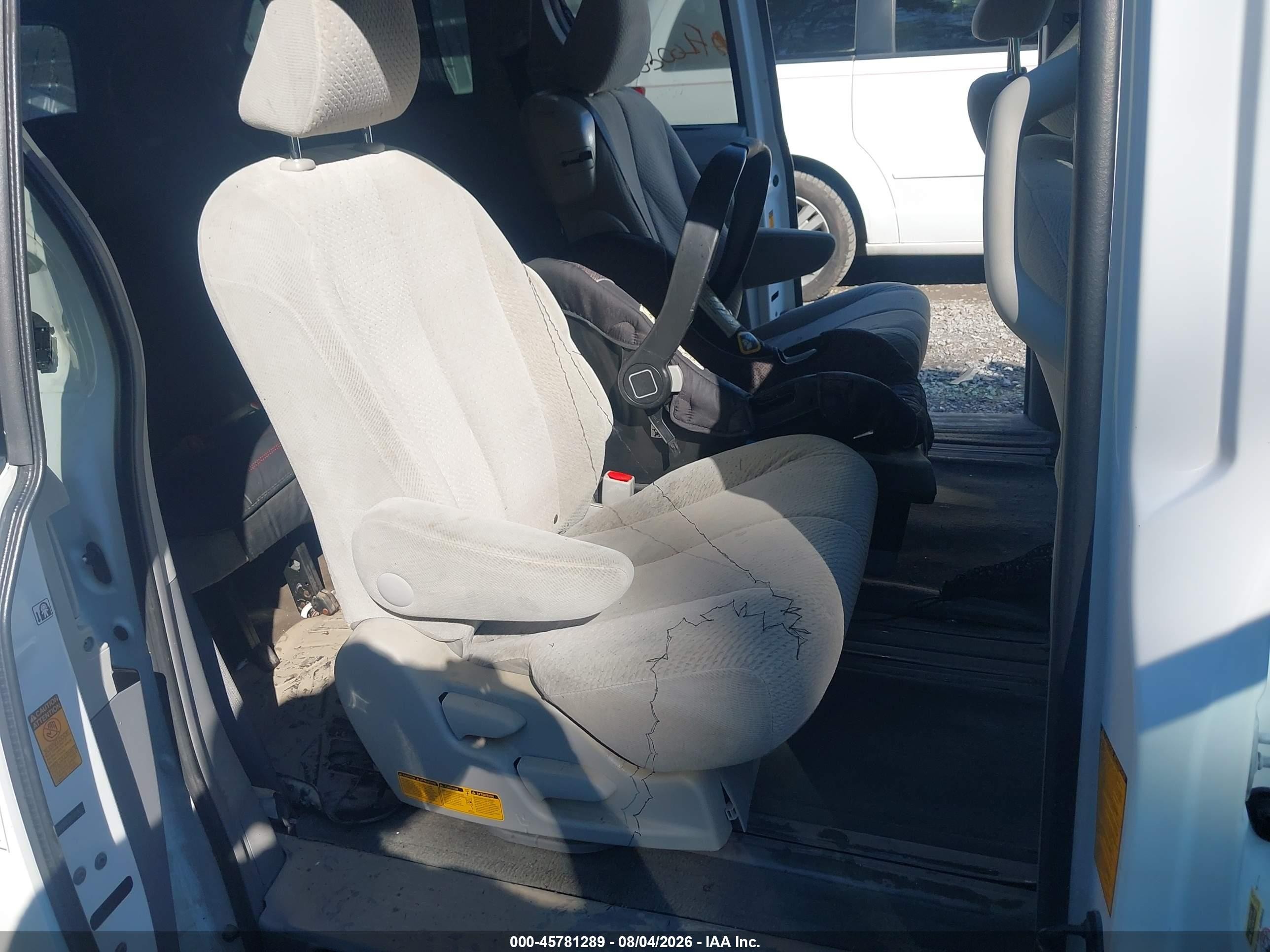 2013 Toyota Sienna Le V6 8 Passenger White vin: 5TDKK3DC5DS401653