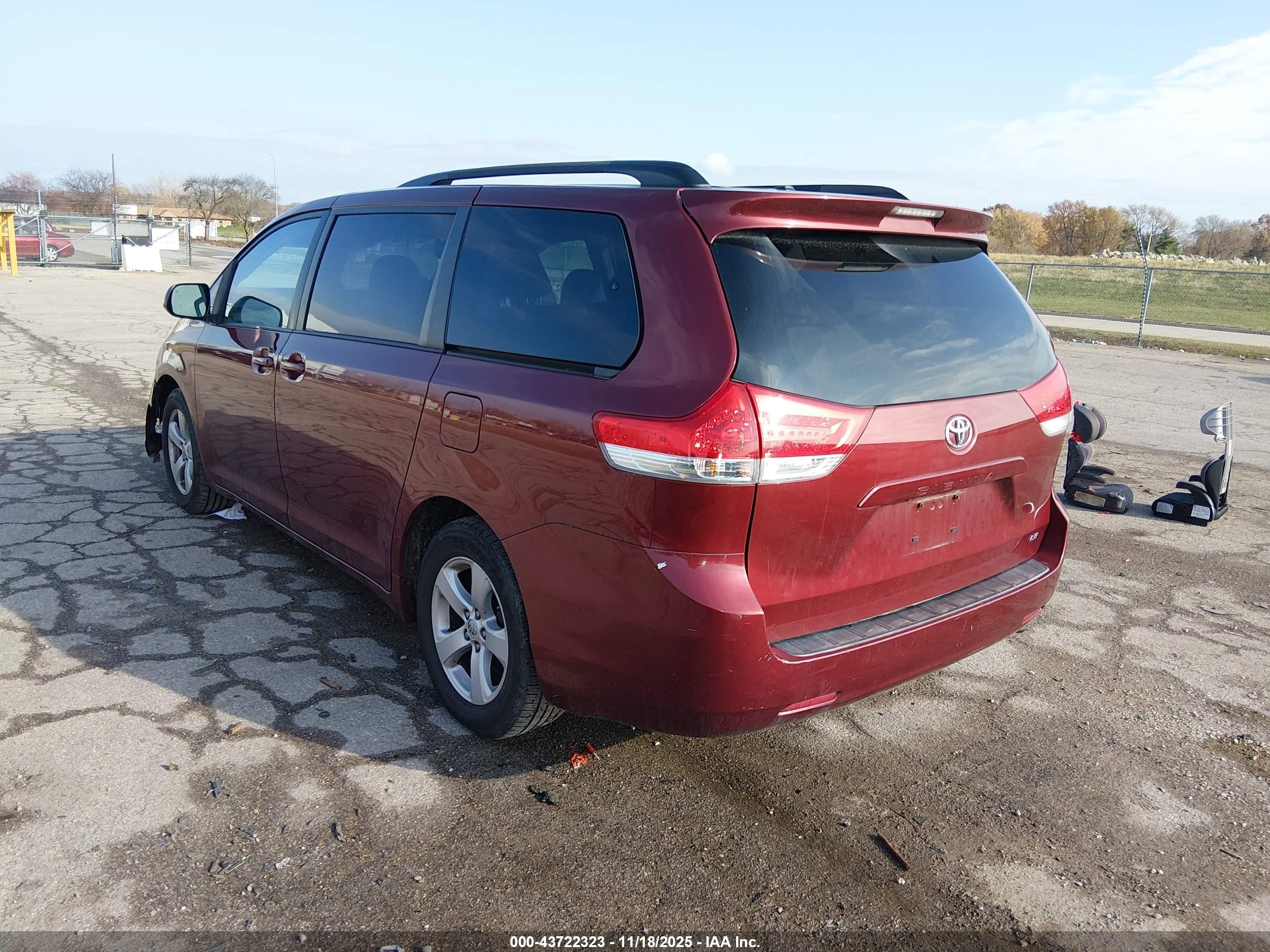 2014 Toyota Sienna Le V6 8 Passenger Maroon vin: 5TDKK3DC5ES406322