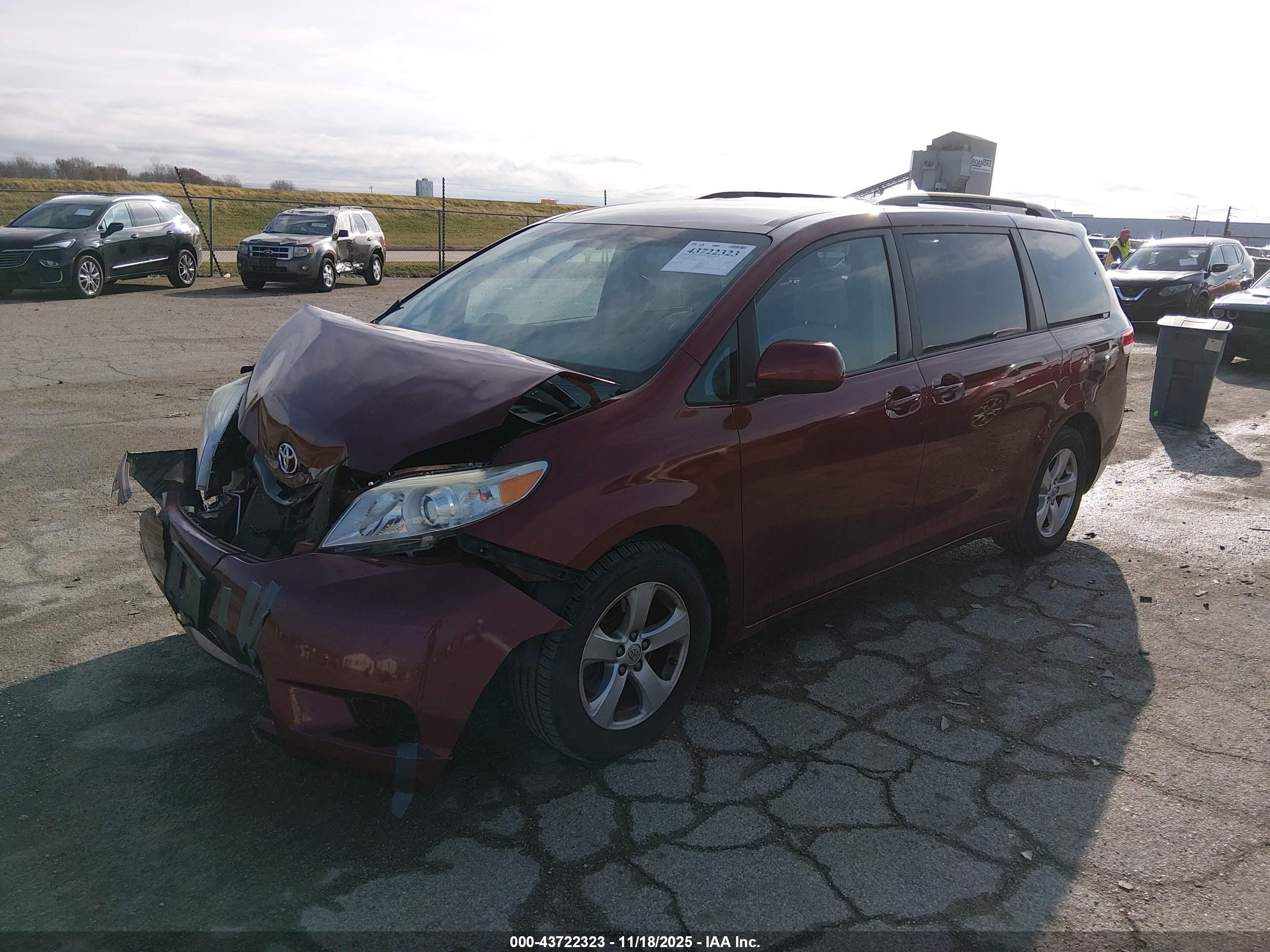2014 Toyota Sienna Le V6 8 Passenger Maroon vin: 5TDKK3DC5ES406322