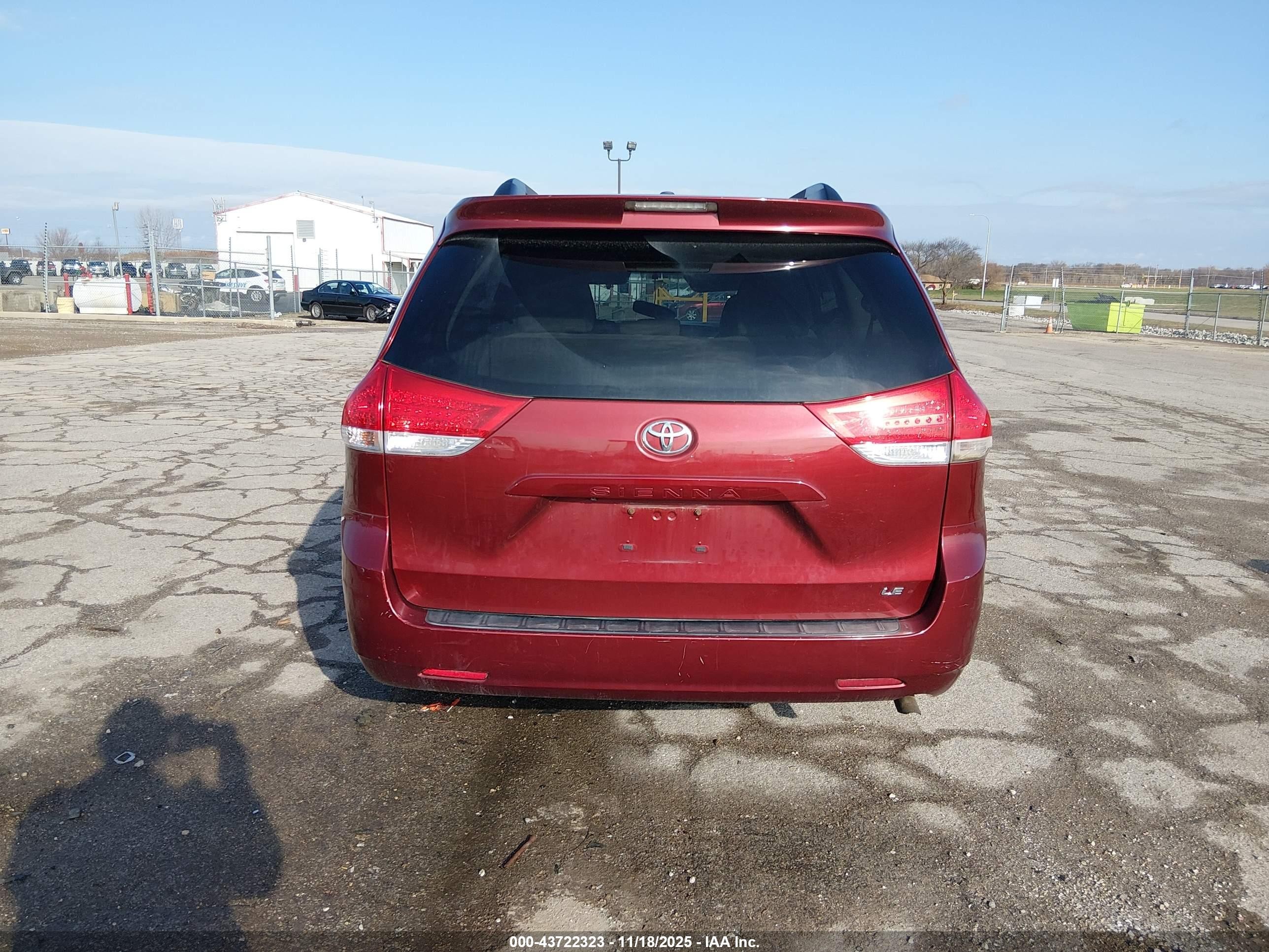 2014 Toyota Sienna Le V6 8 Passenger Maroon vin: 5TDKK3DC5ES406322