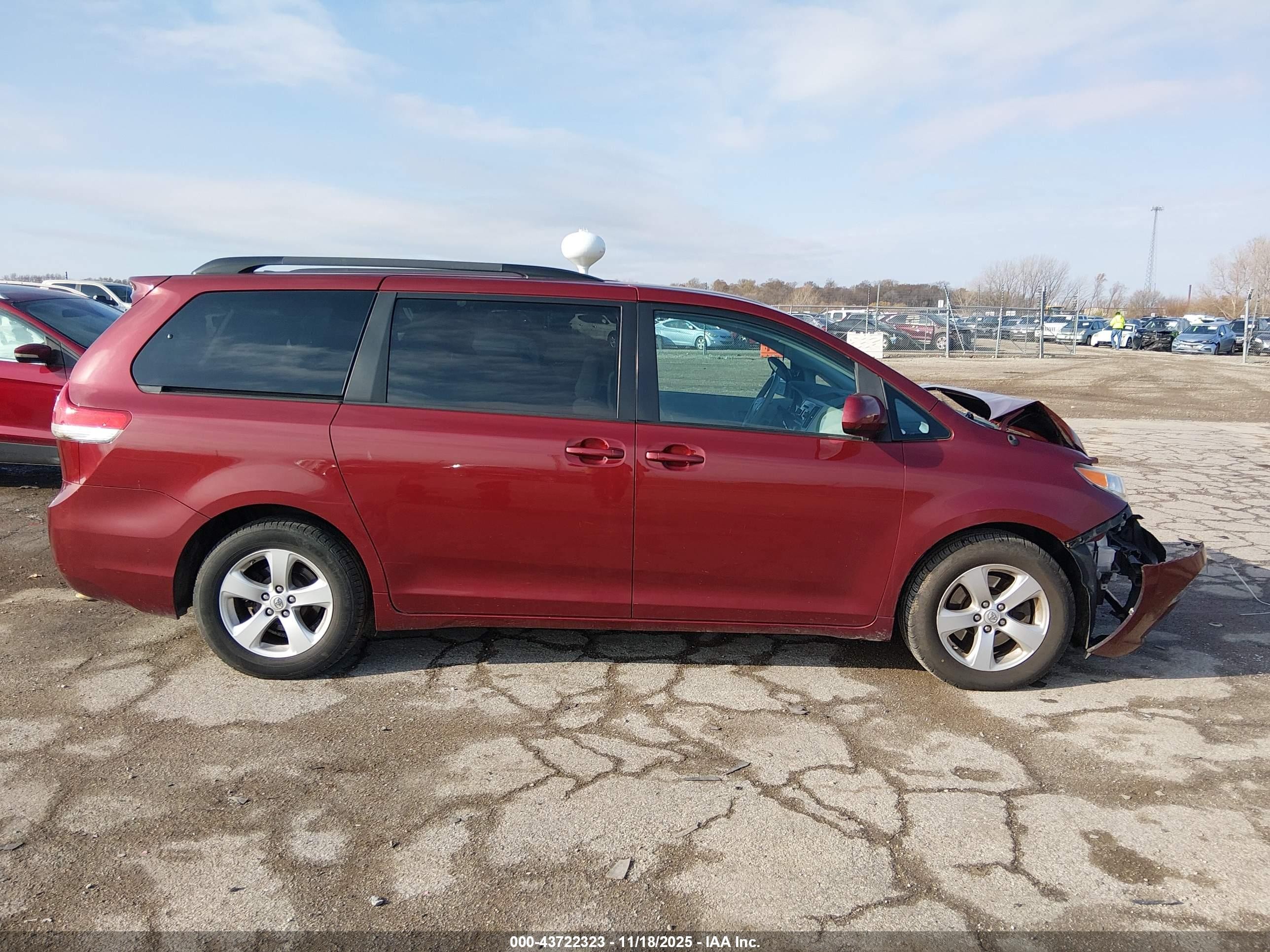 2014 Toyota Sienna Le V6 8 Passenger Maroon vin: 5TDKK3DC5ES406322
