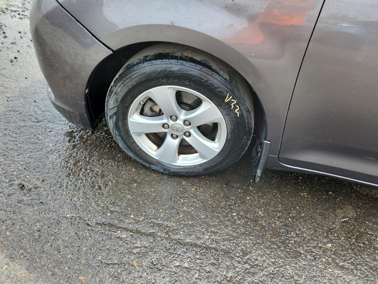 2014 Toyota Sienna Le Gray vin: 5TDKK3DC5ES435691 Damage: Left Front Tire, Worn, Replacement Required