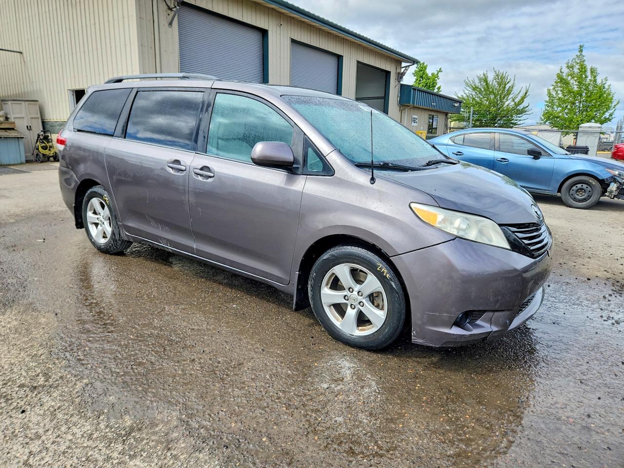 2014 Toyota Sienna Le Gray vin: 5TDKK3DC5ES435691