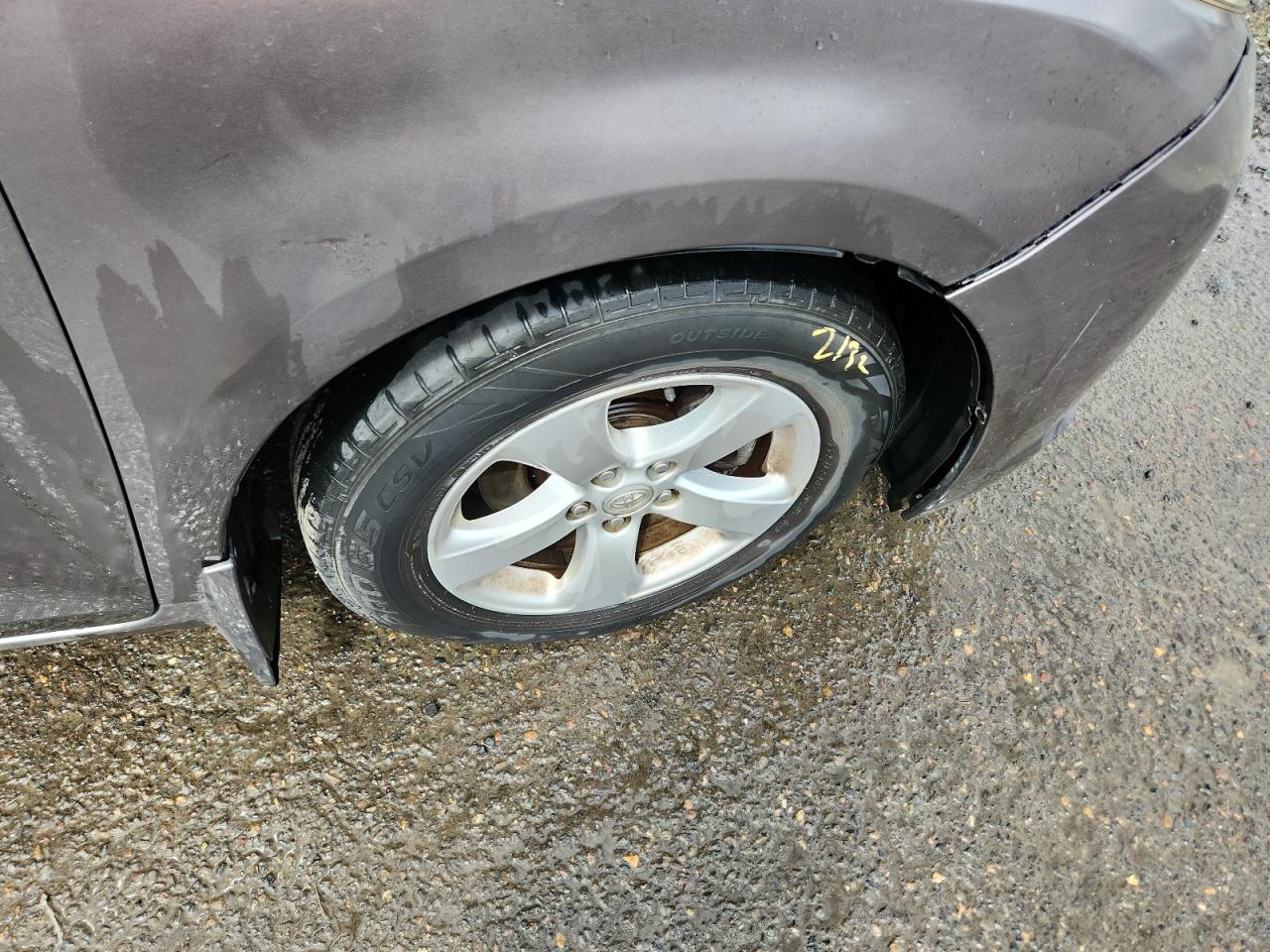 2014 Toyota Sienna Le Gray vin: 5TDKK3DC5ES435691 Damage: Right Front Tire, Worn, Replacement Required