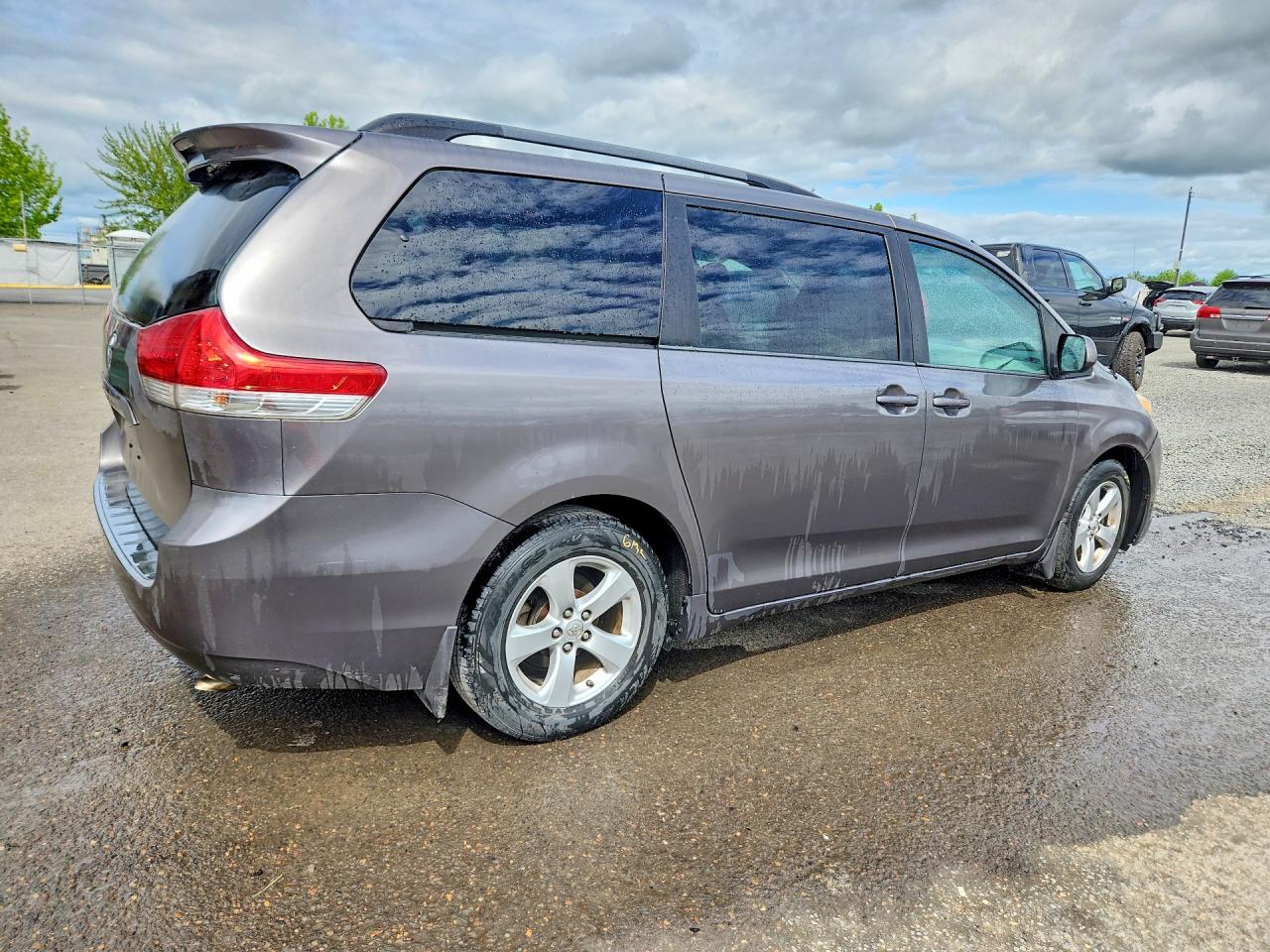 2014 Toyota Sienna Le Gray vin: 5TDKK3DC5ES435691