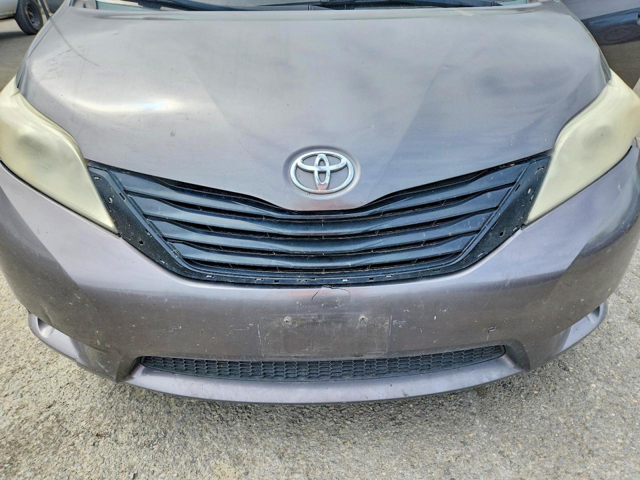 2014 Toyota Sienna Le Gray vin: 5TDKK3DC5ES435691