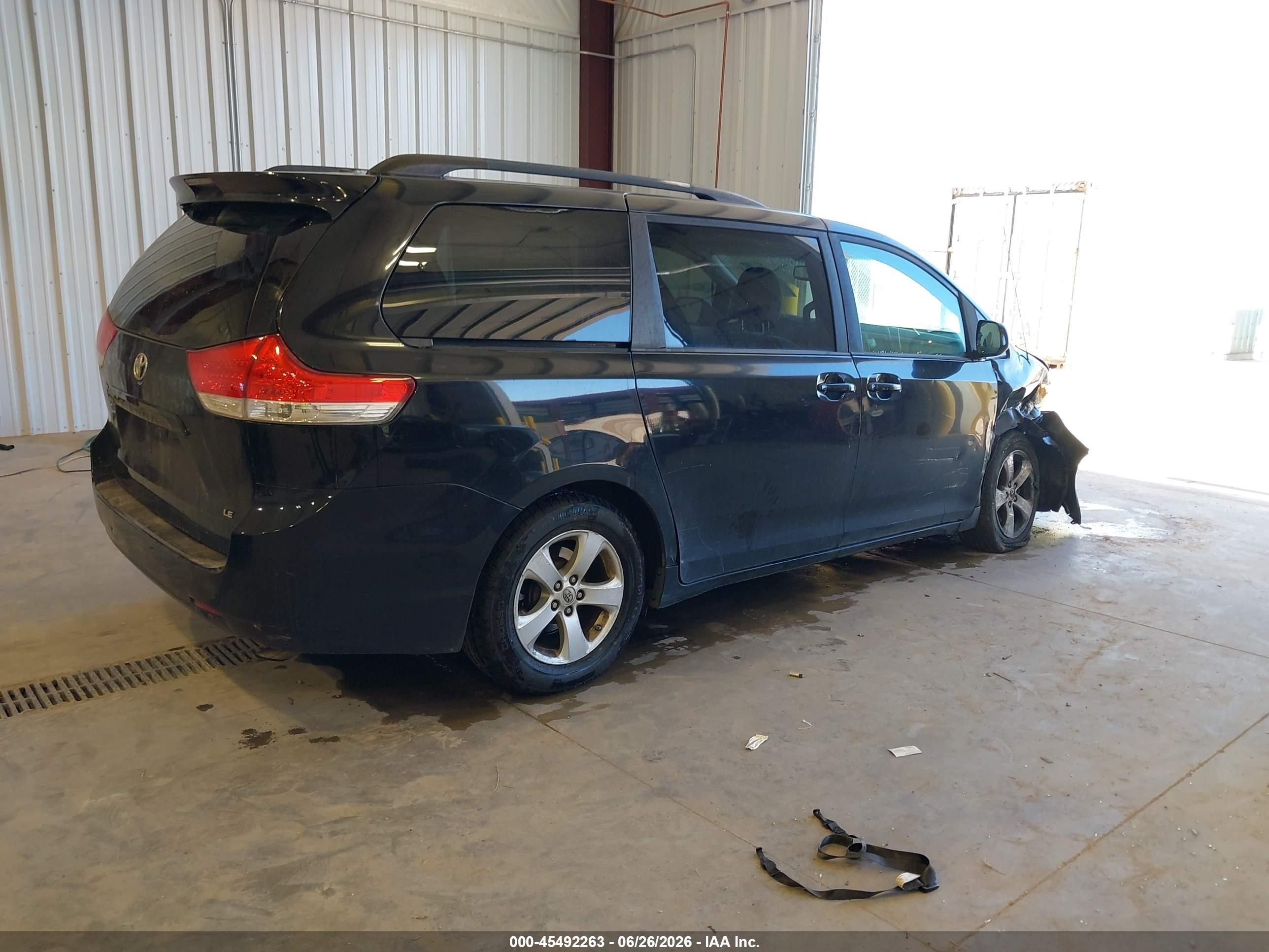 2014 Toyota Sienna Le V6 8 Passenger Dark Blue vin: 5TDKK3DC5ES439255
